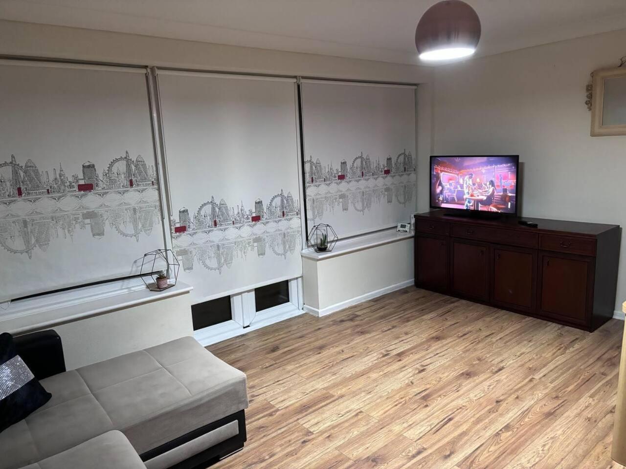 Spacious 2-Bed Apartment in Hornchurch