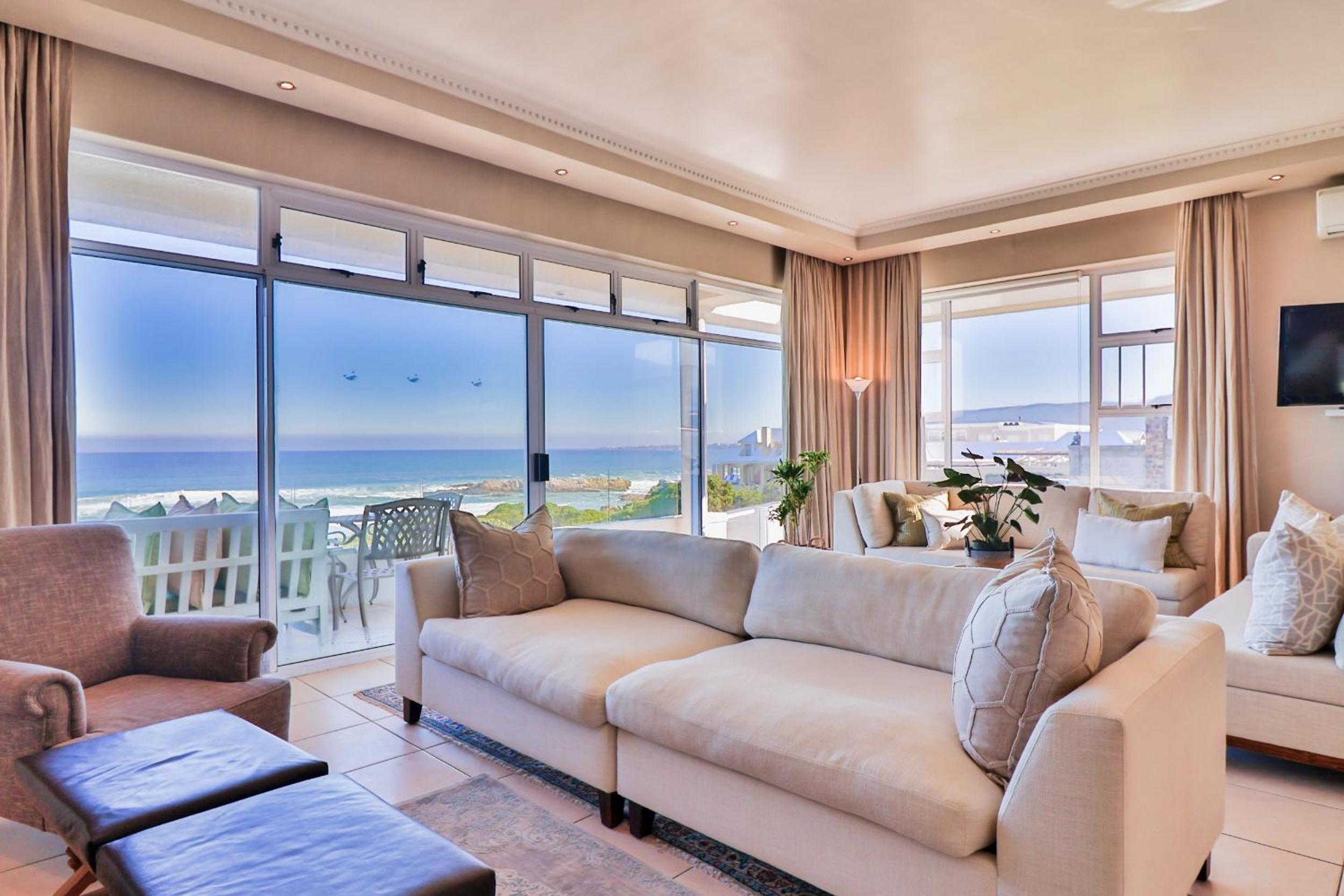 Hermanus Beachfront Lodge