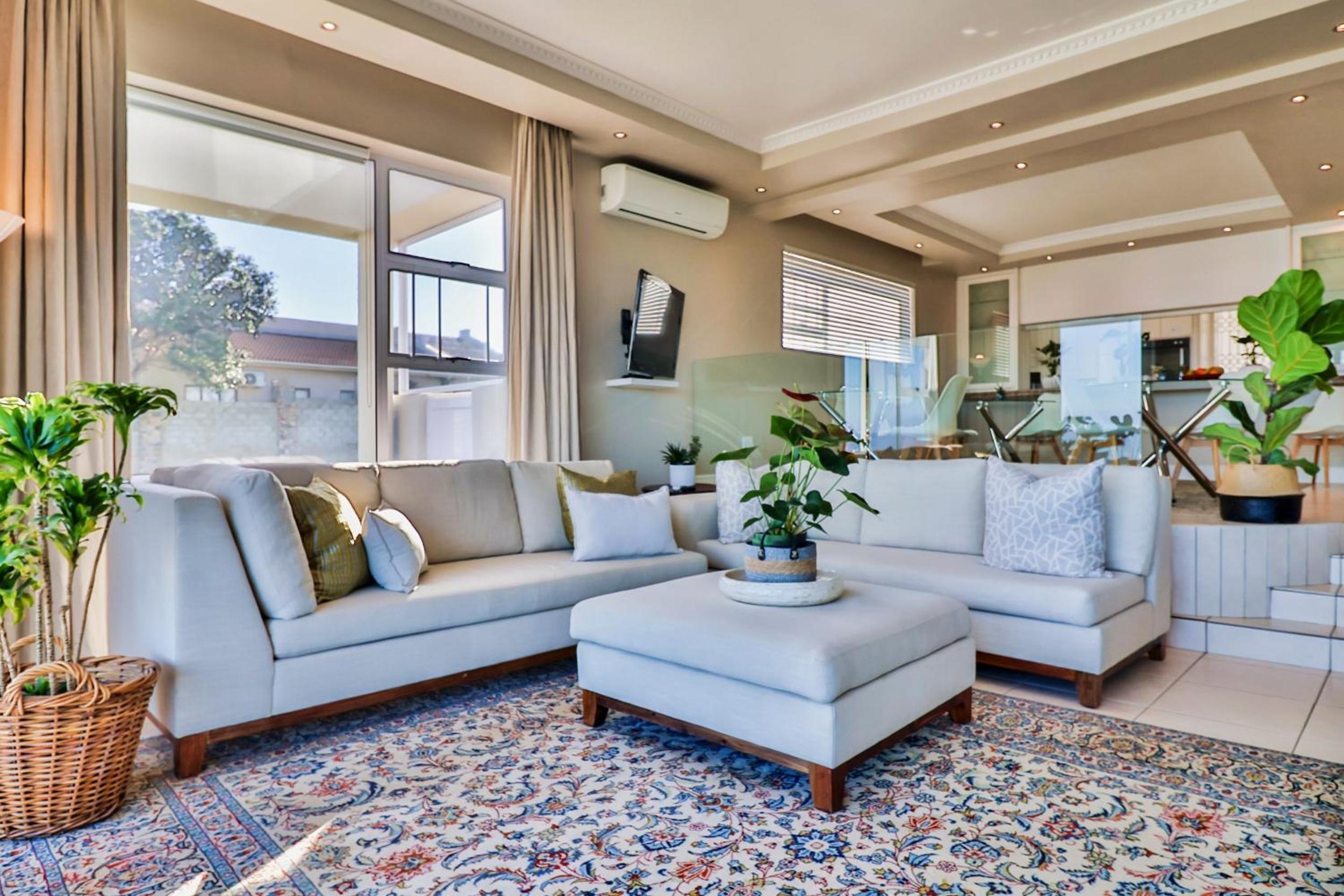 Hermanus Beachfront Lodge