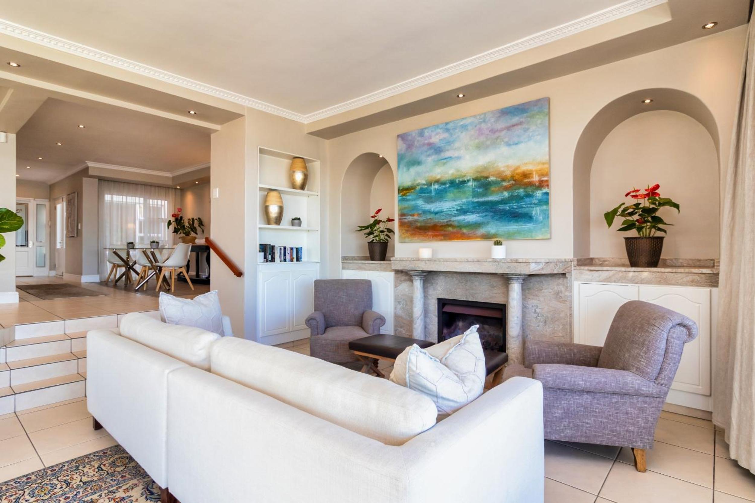 Hermanus Beachfront Lodge