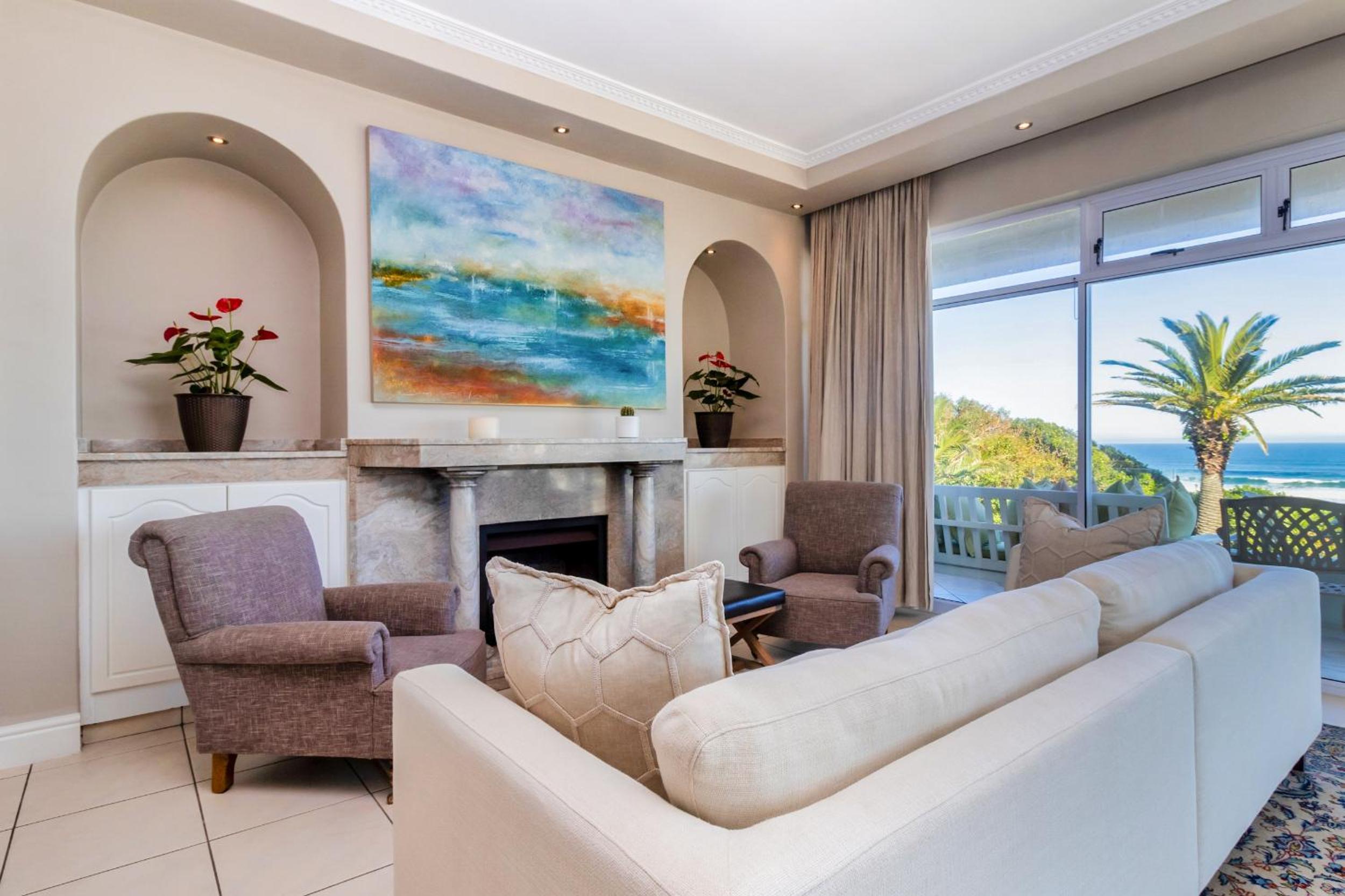 Hermanus Beachfront Lodge
