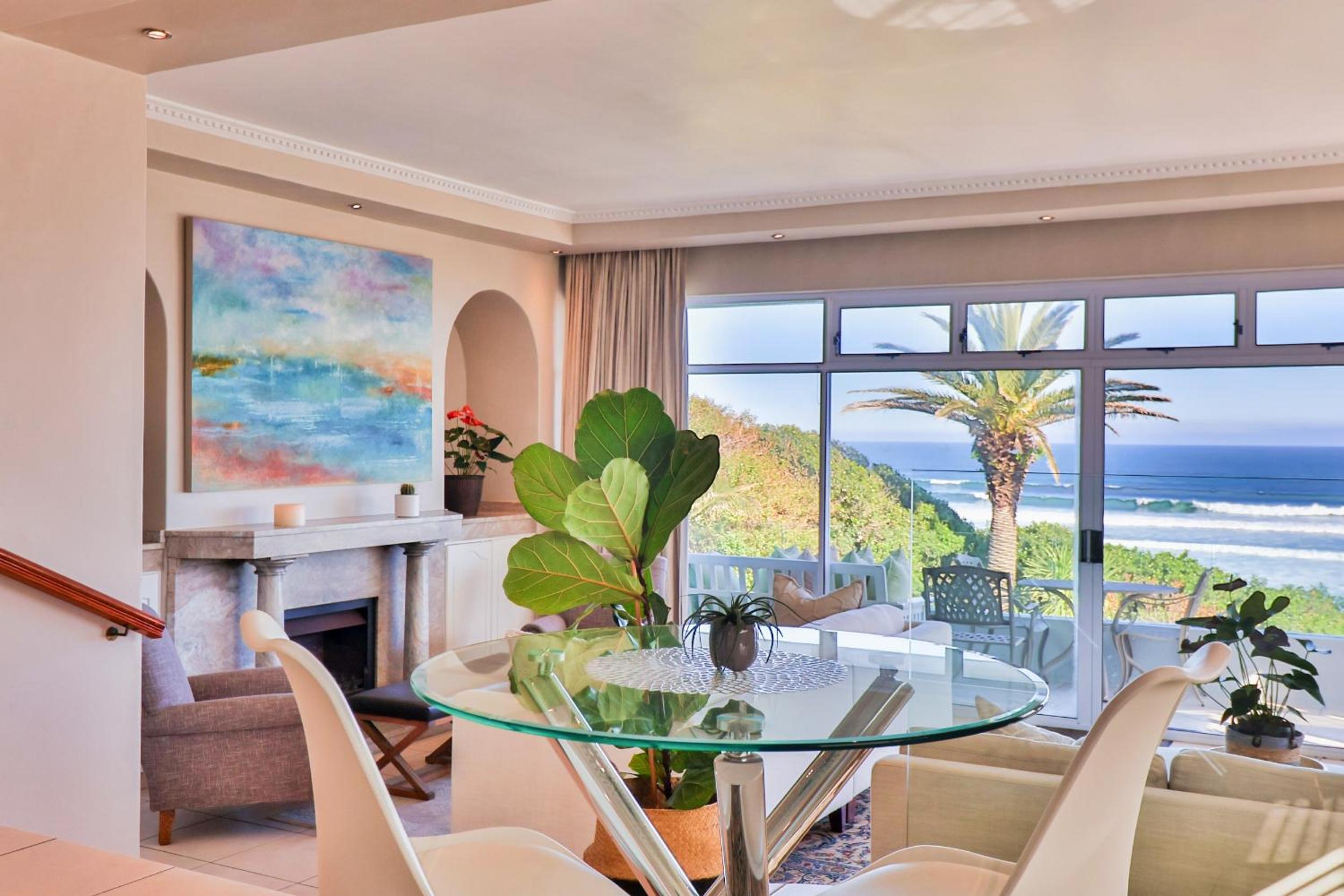 Hermanus Beachfront Lodge
