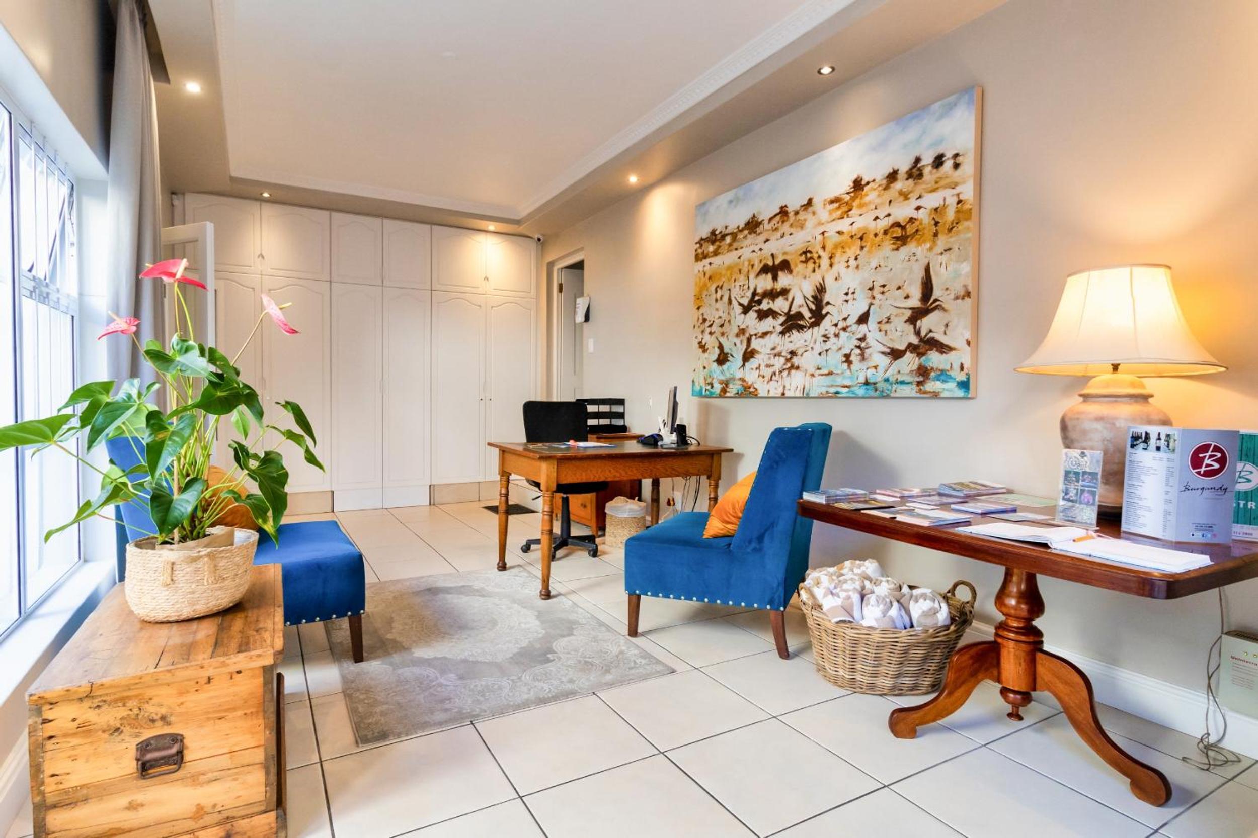 Hermanus Beachfront Lodge