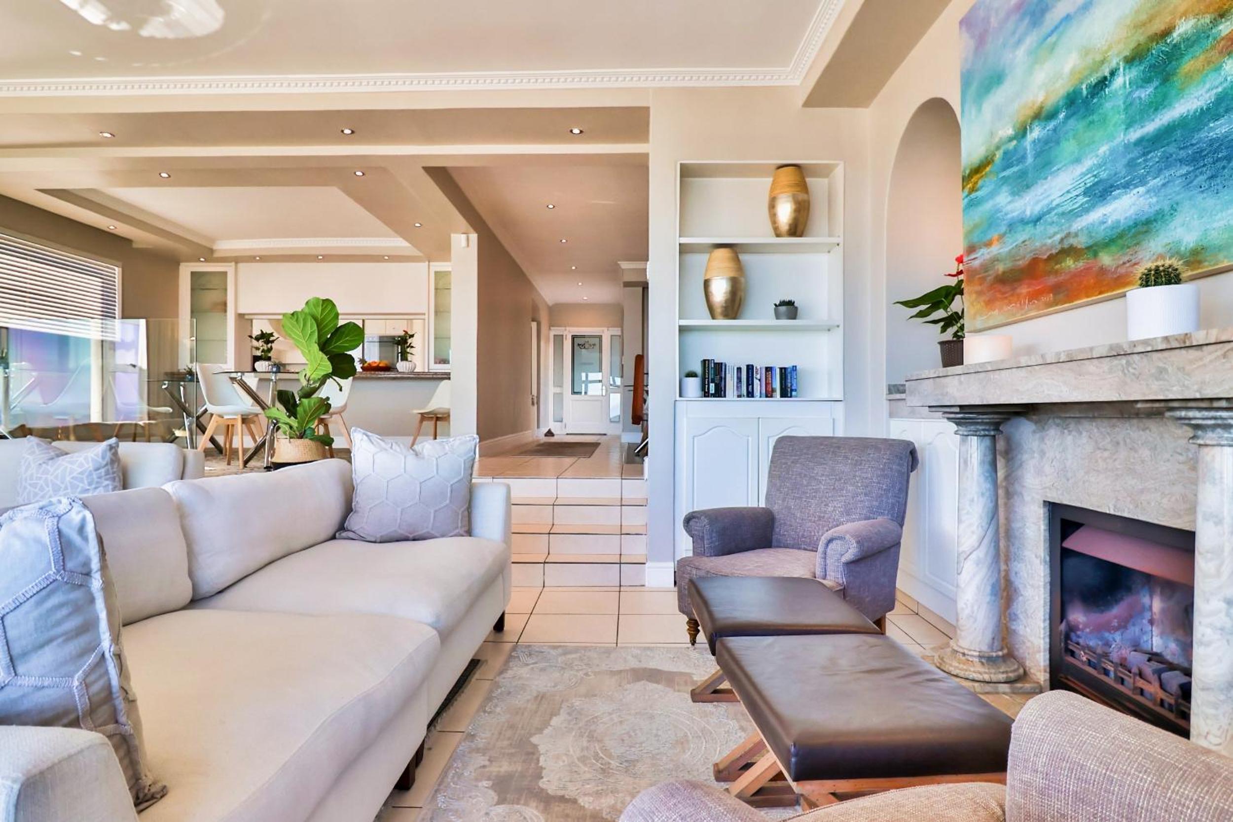 Hermanus Beachfront Lodge