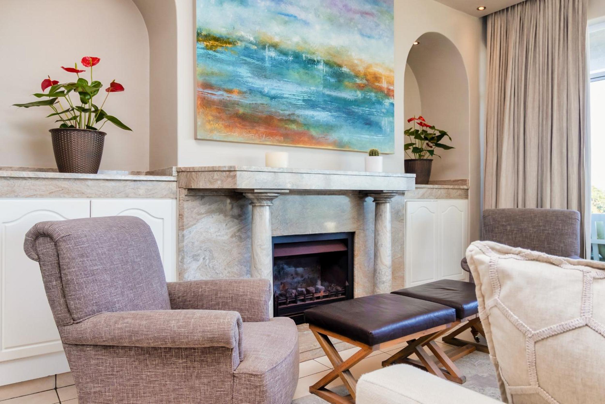 Hermanus Beachfront Lodge