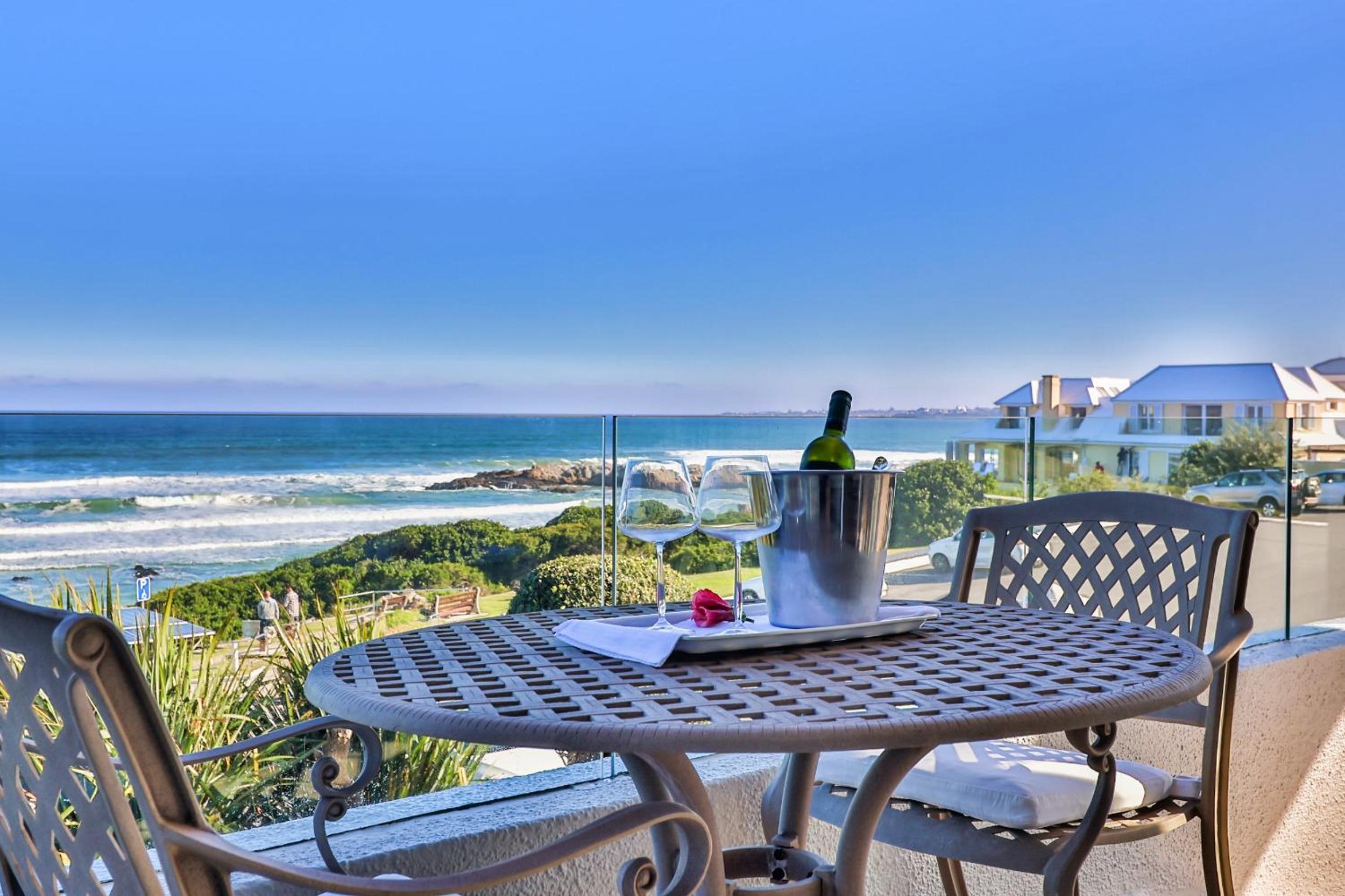 Hermanus Beachfront Lodge