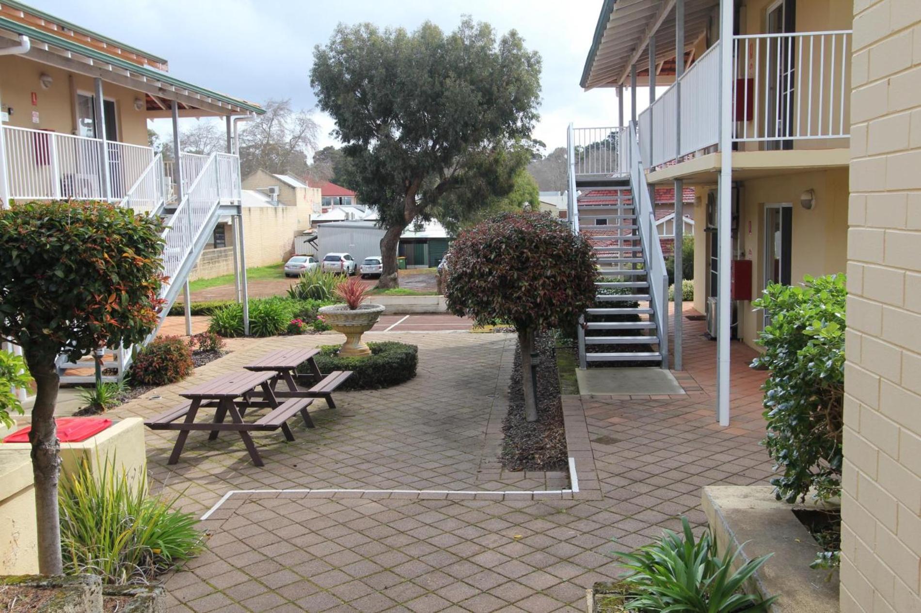 Suite 26 - Town Central - Walk To Cafes - Sleeps 3 view 5