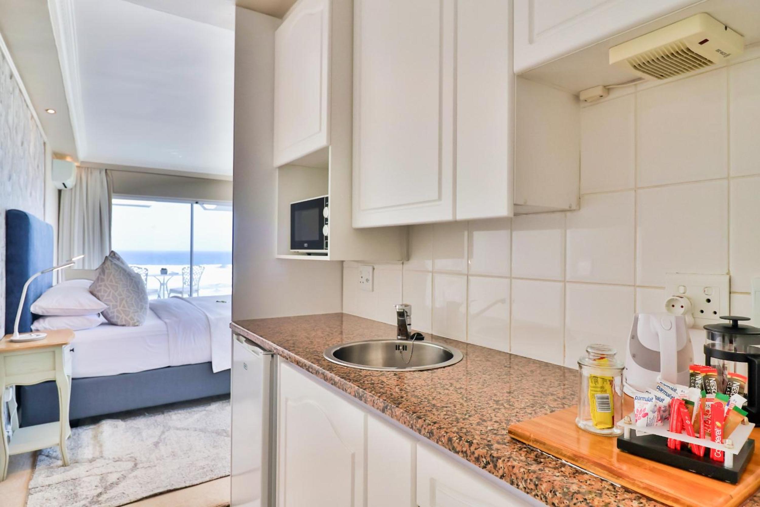 Hermanus Beachfront Lodge