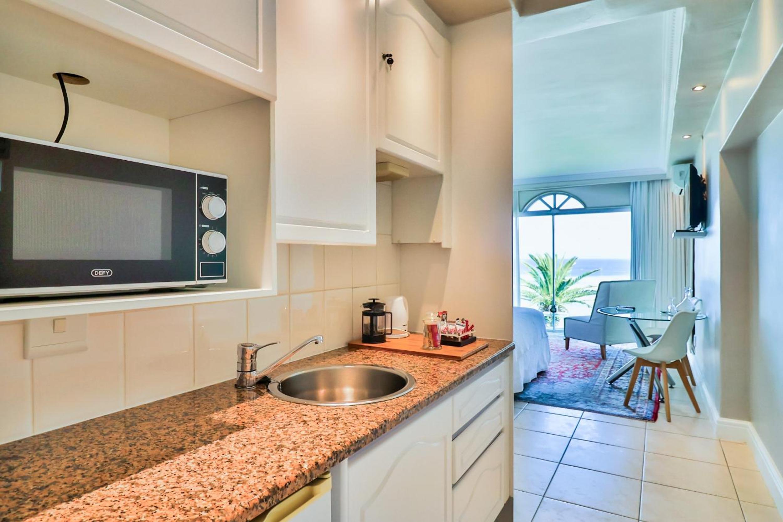 Hermanus Beachfront Lodge