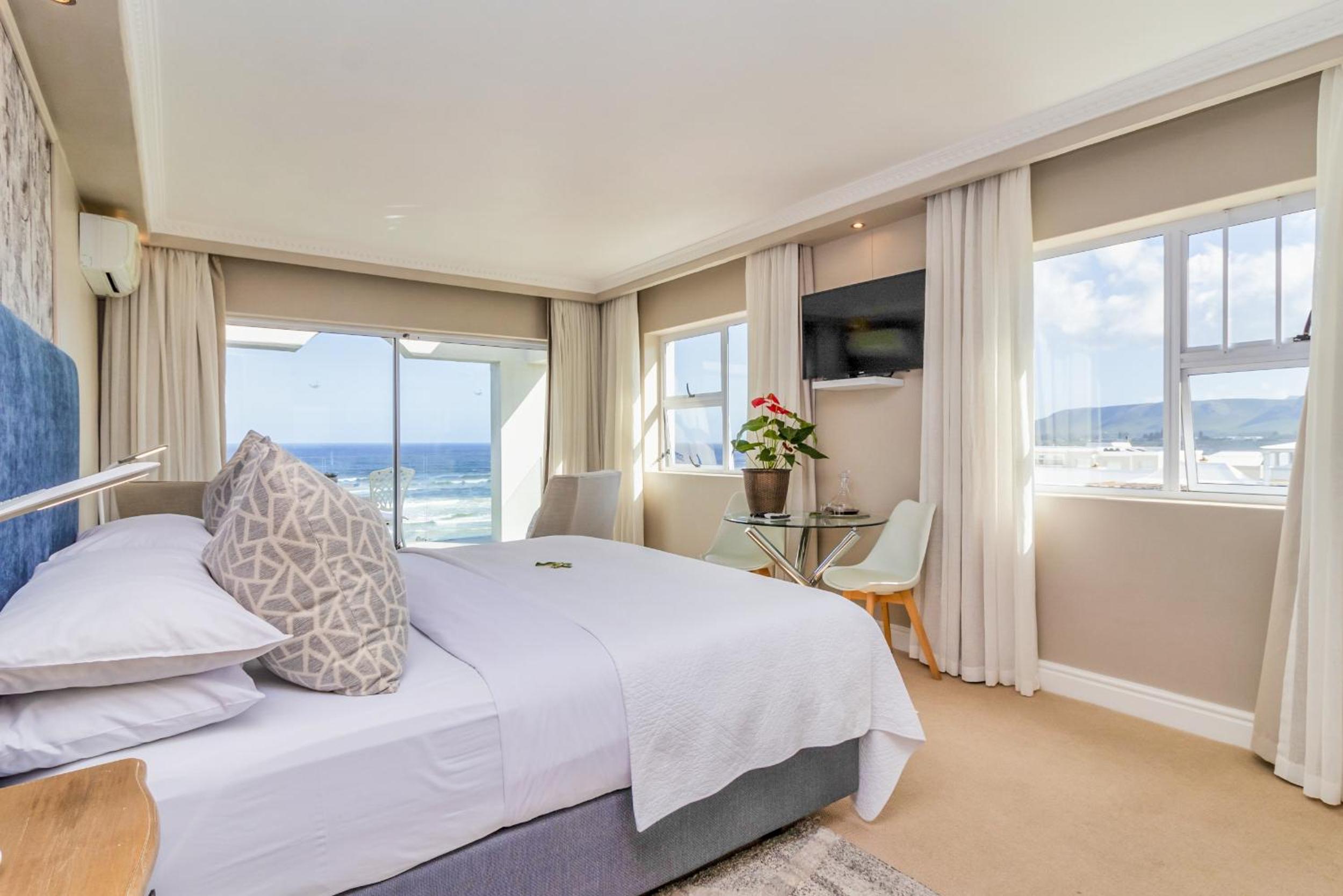 Hermanus Beachfront Lodge
