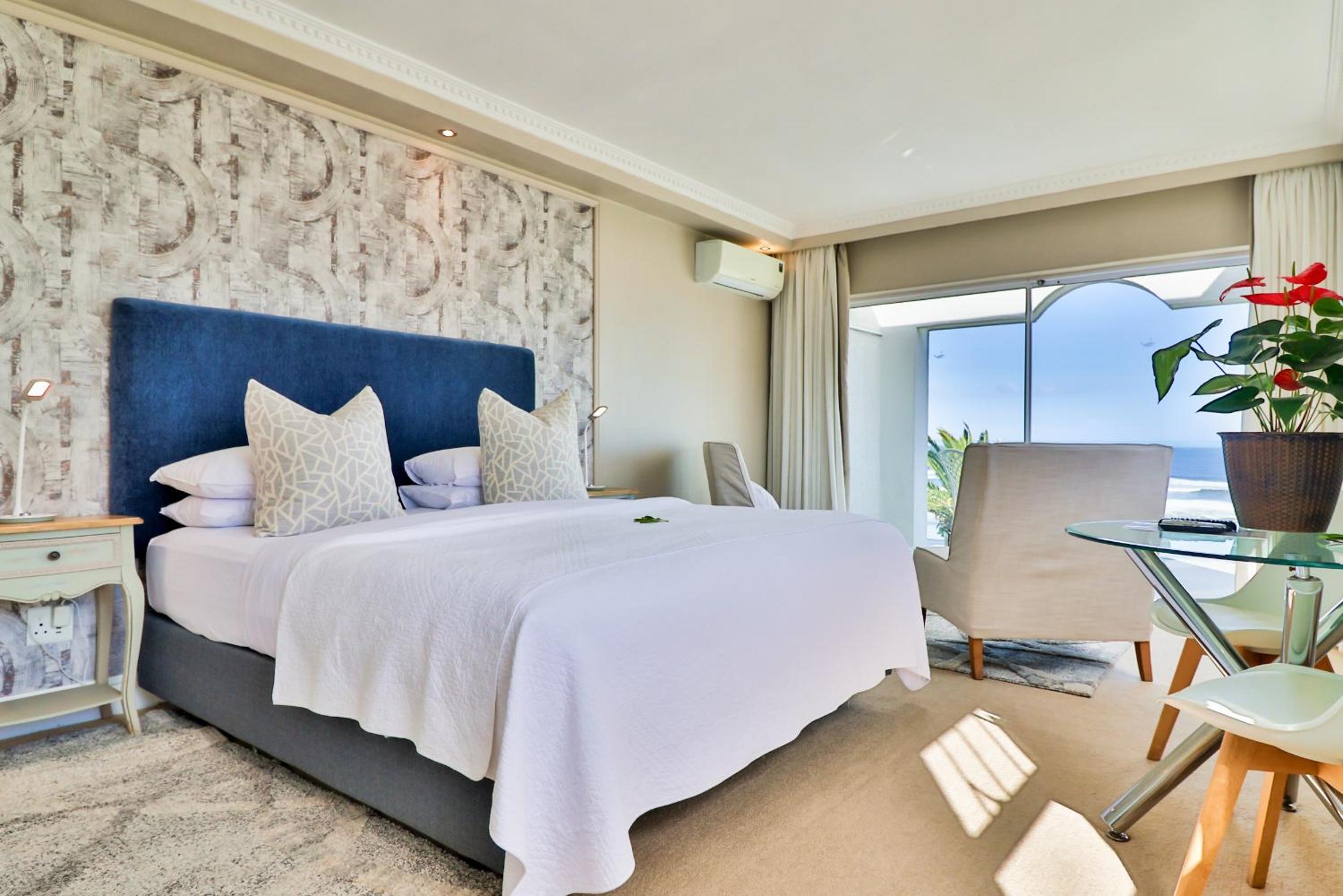 Hermanus Beachfront Lodge