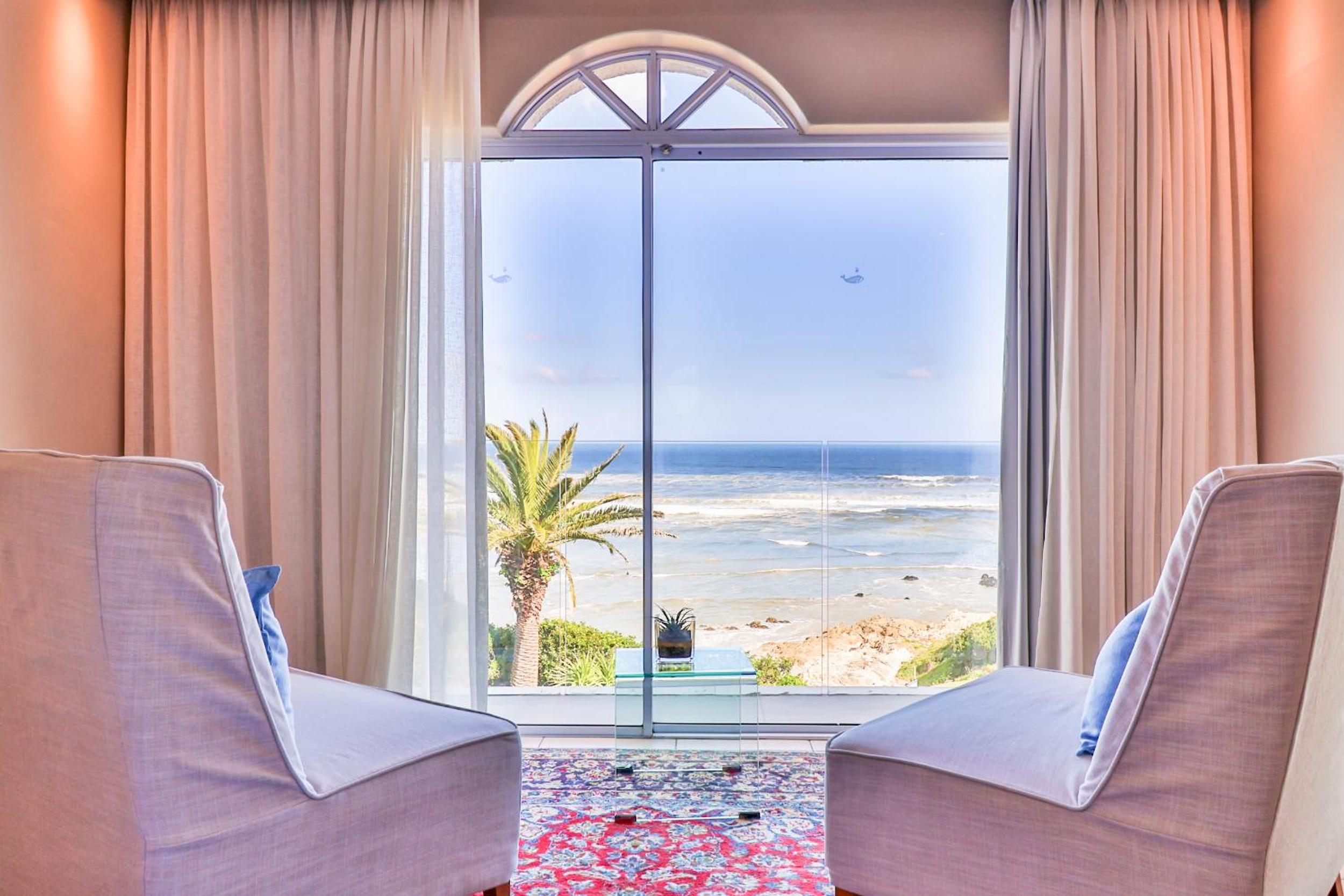 Hermanus Beachfront Lodge