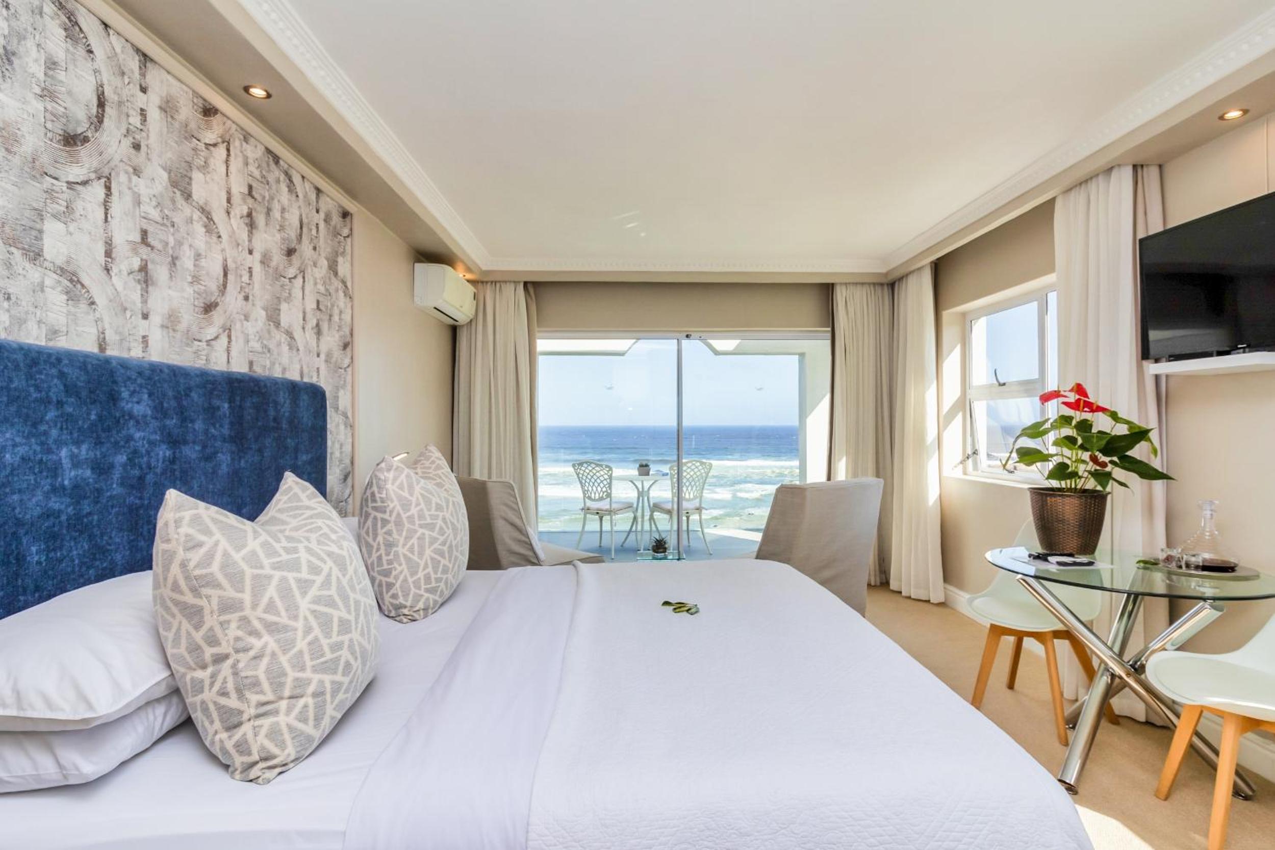 Hermanus Beachfront Lodge