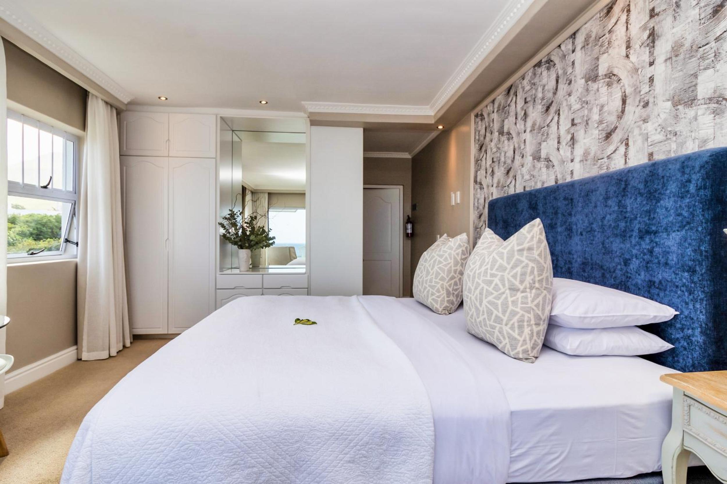 Hermanus Beachfront Lodge