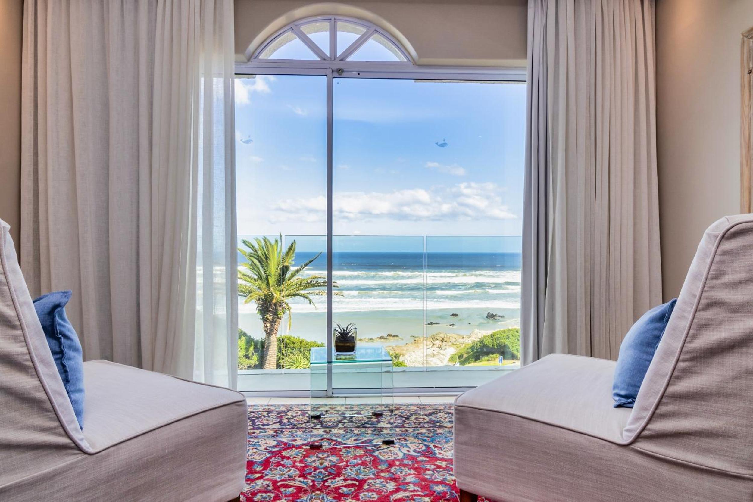 Hermanus Beachfront Lodge