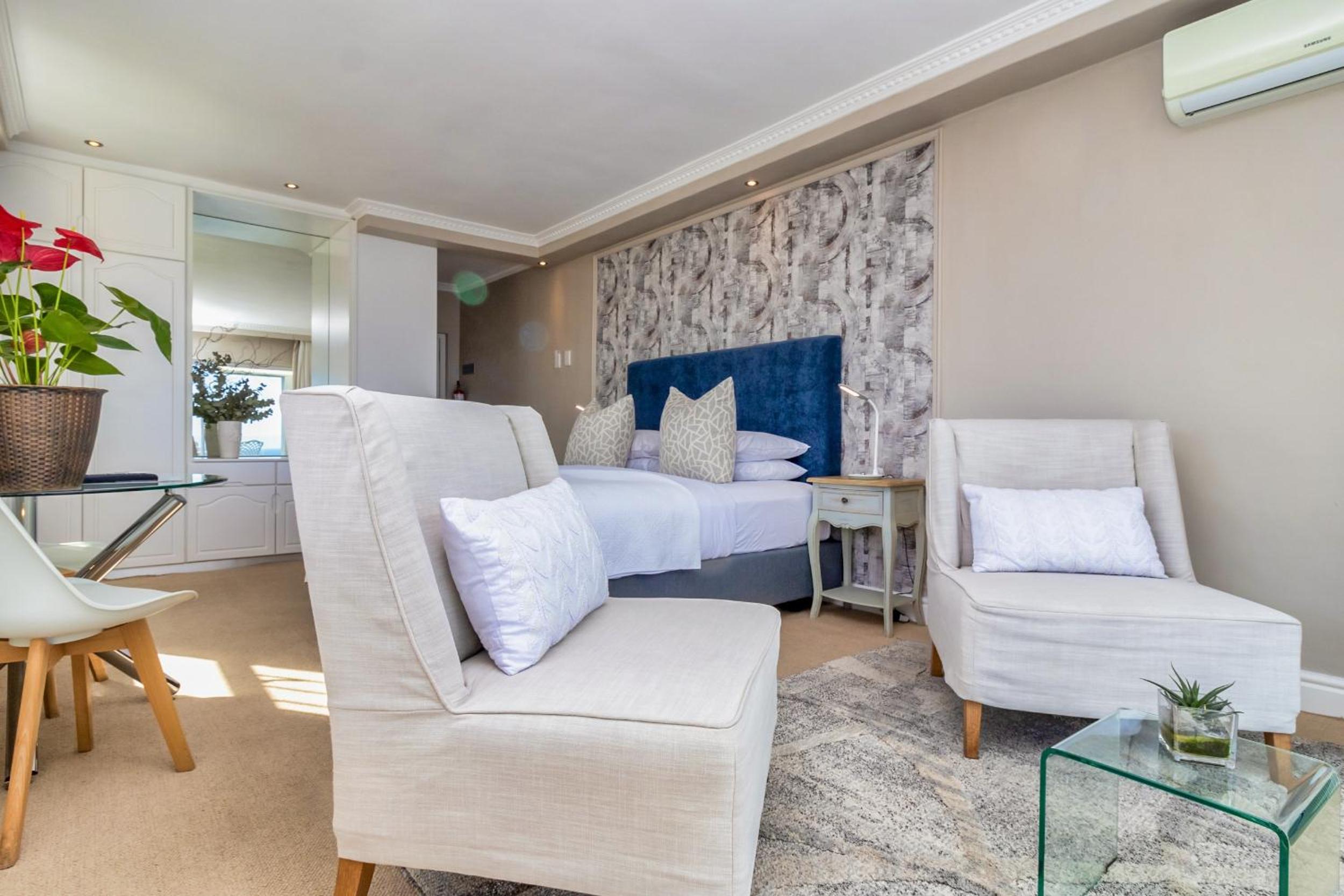 Hermanus Beachfront Lodge