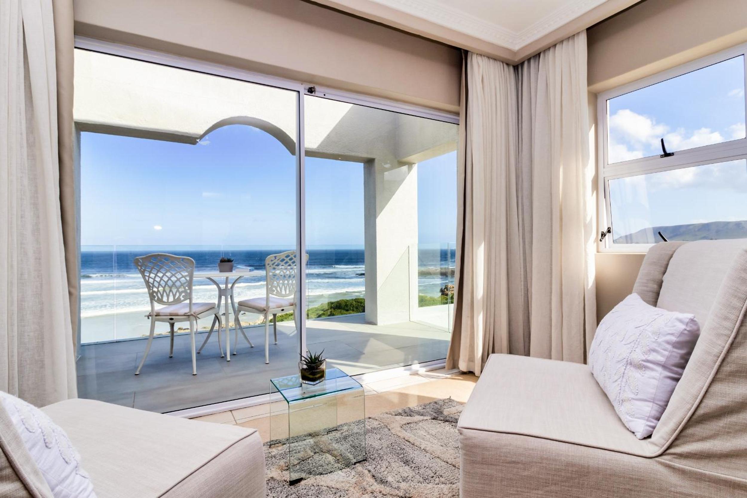 Hermanus Beachfront Lodge