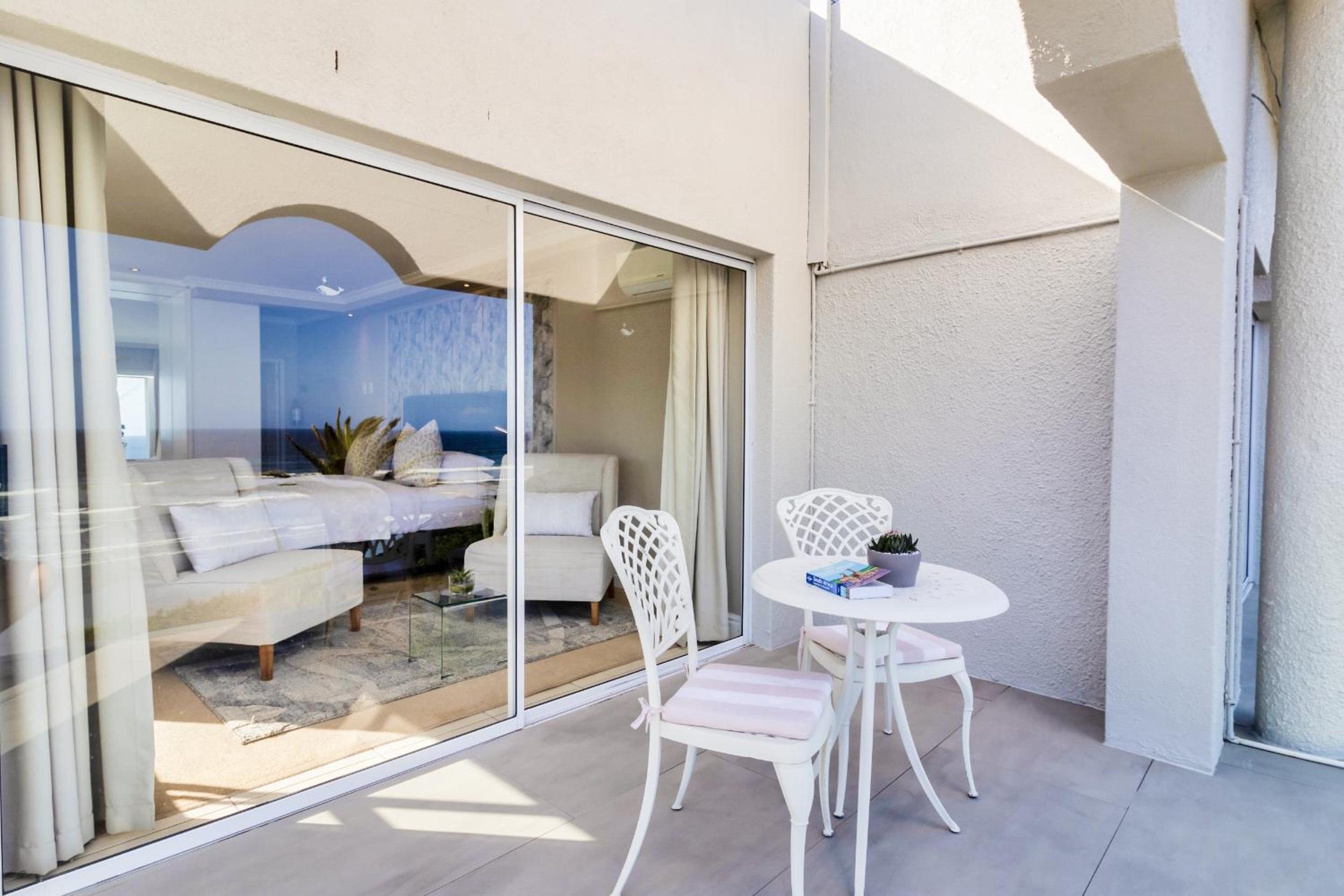 Hermanus Beachfront Lodge