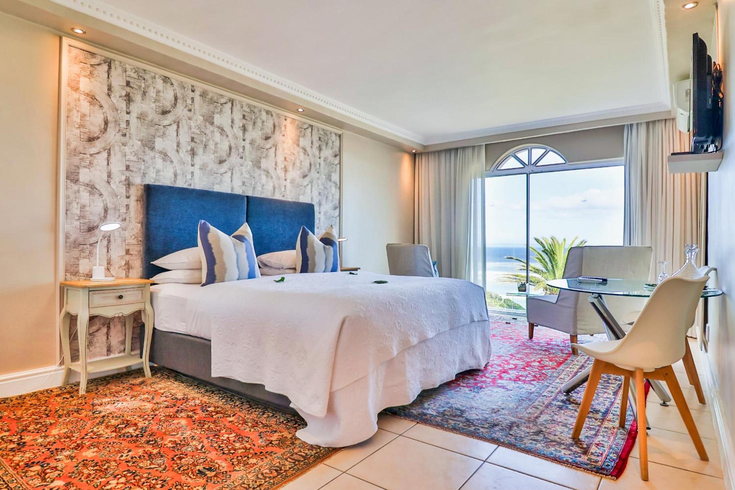 Hermanus Beachfront Lodge