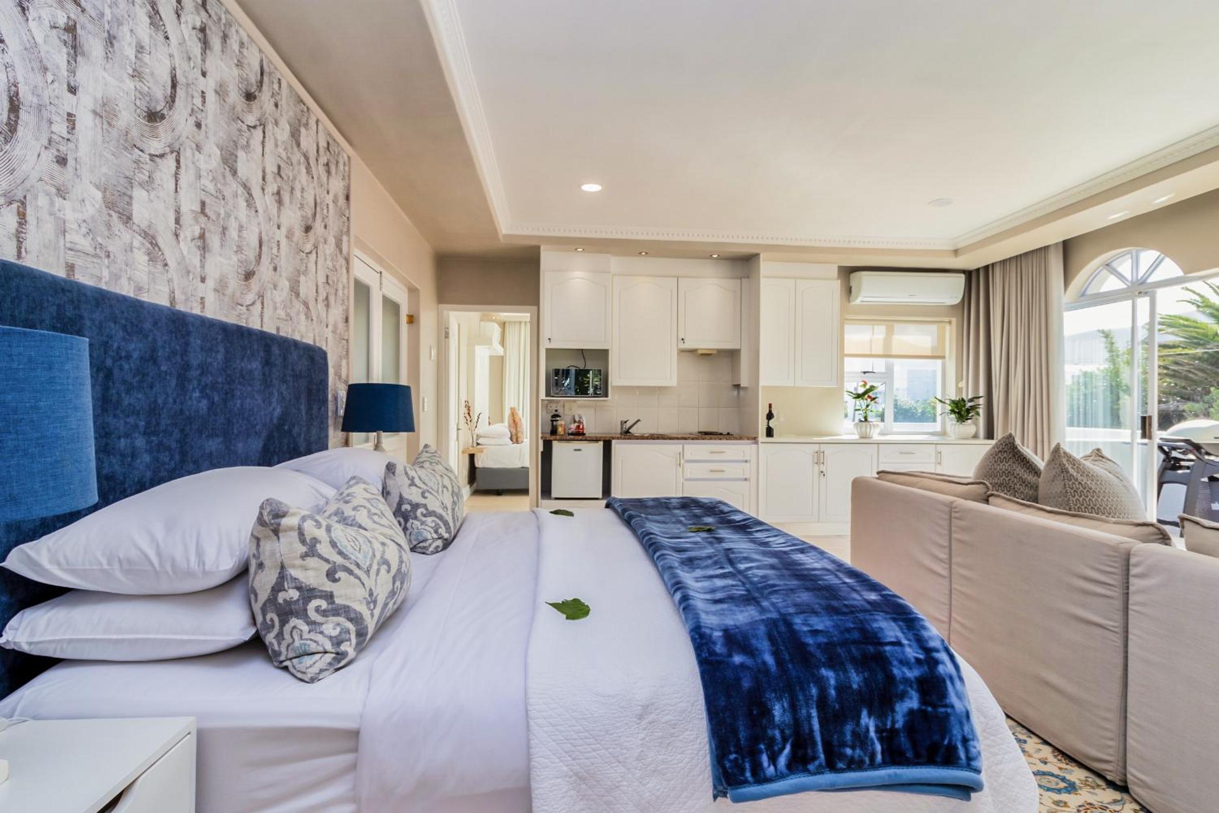 Hermanus Beachfront Lodge
