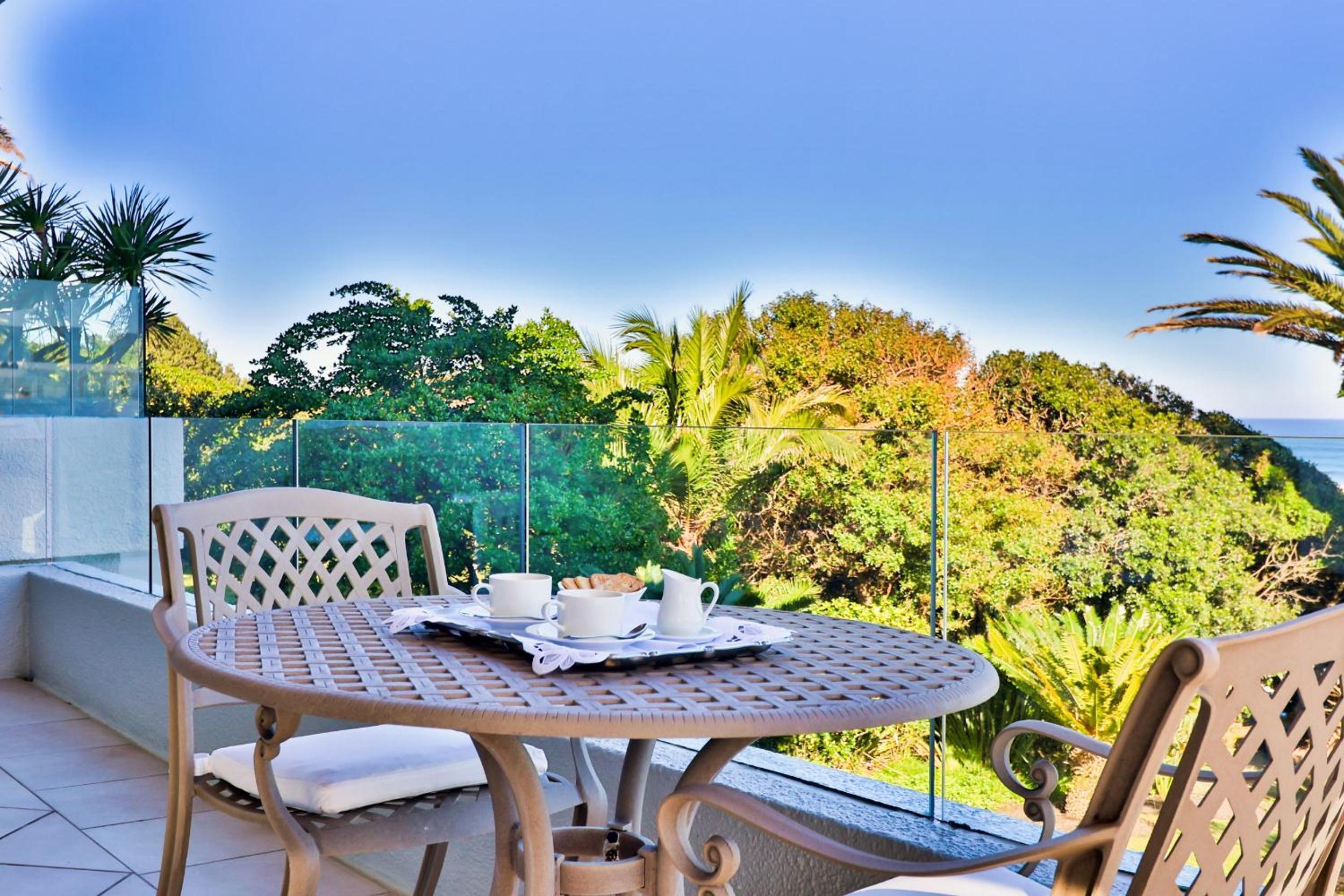 Hermanus Beachfront Lodge