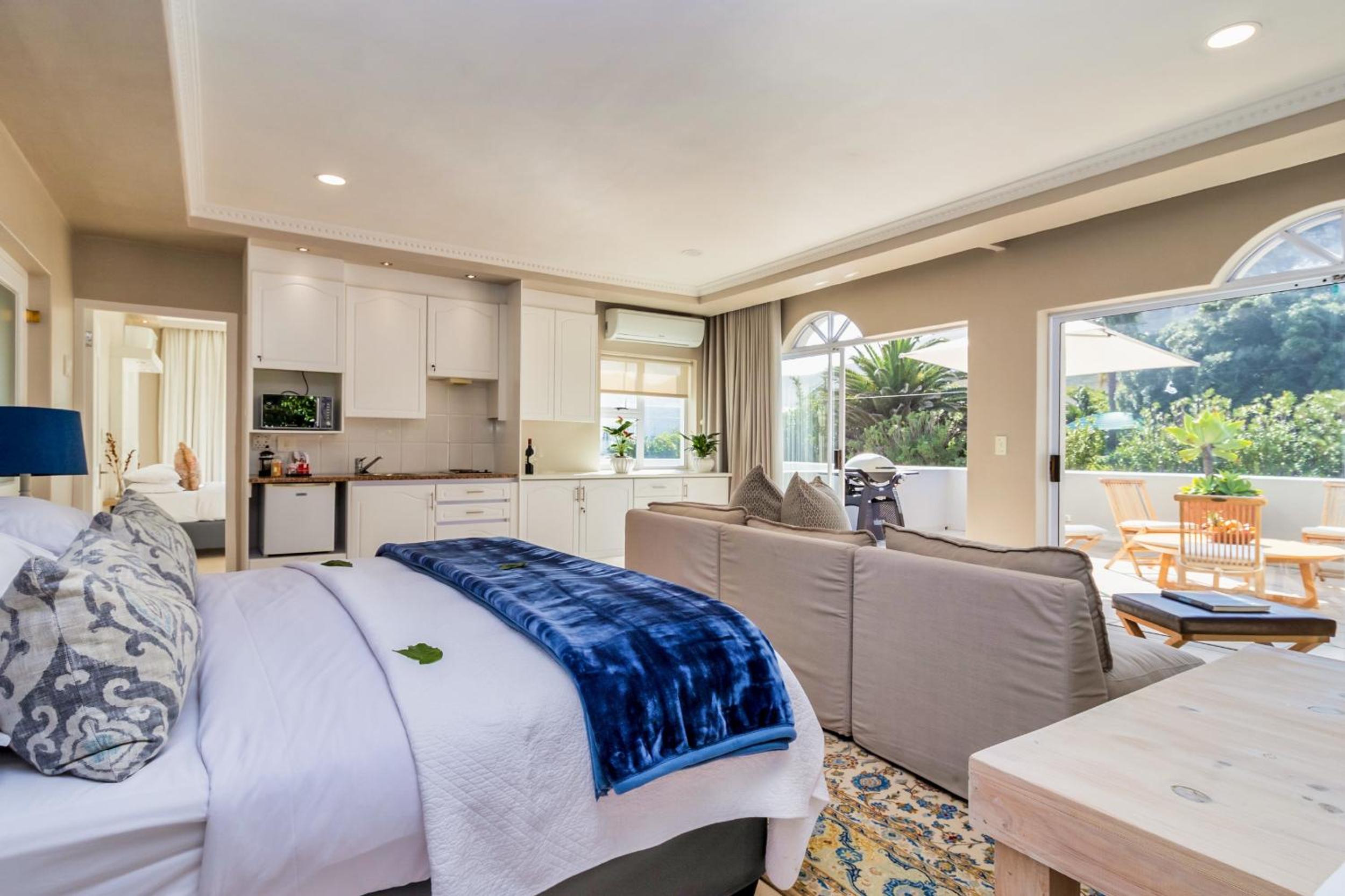 Hermanus Beachfront Lodge