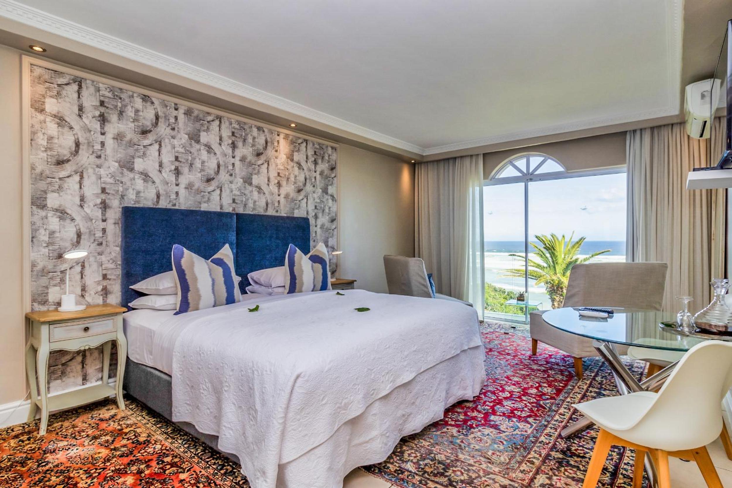 Hermanus Beachfront Lodge