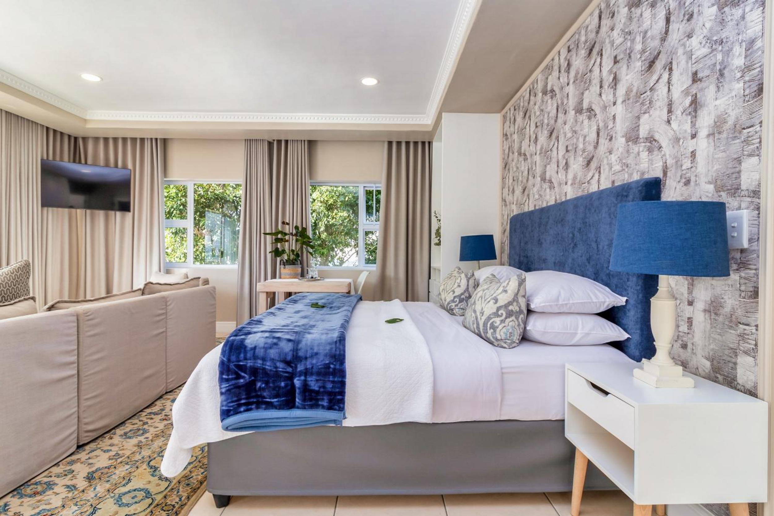 Hermanus Beachfront Lodge