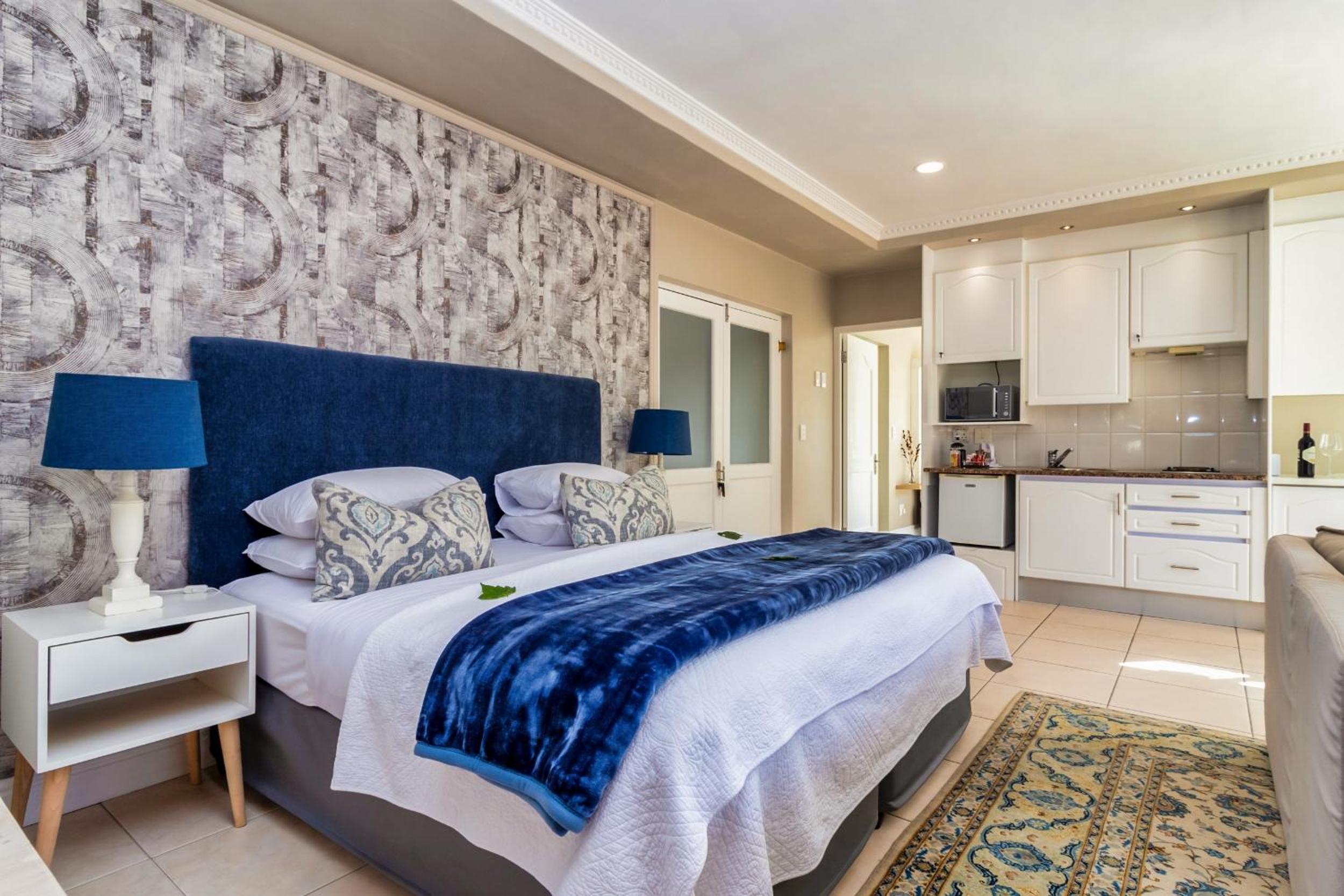 Hermanus Beachfront Lodge