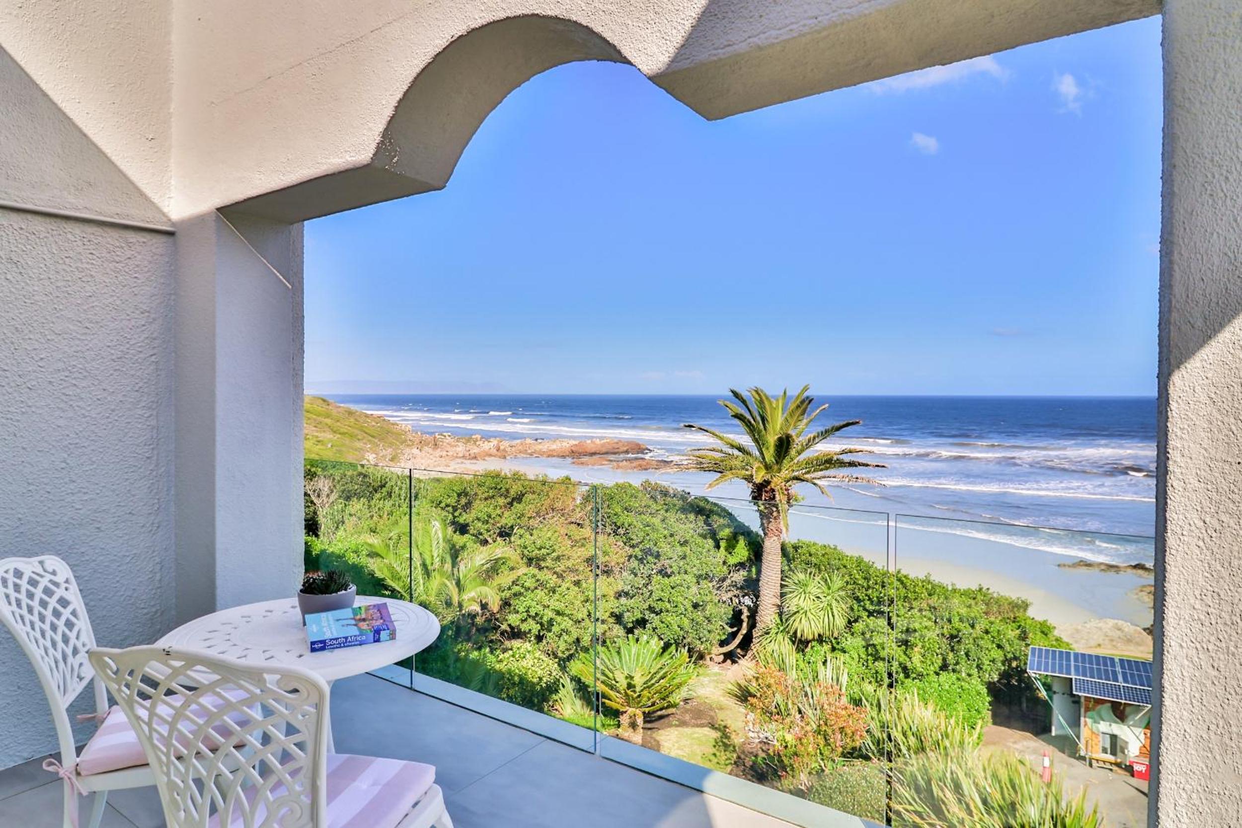 Hermanus Beachfront Lodge