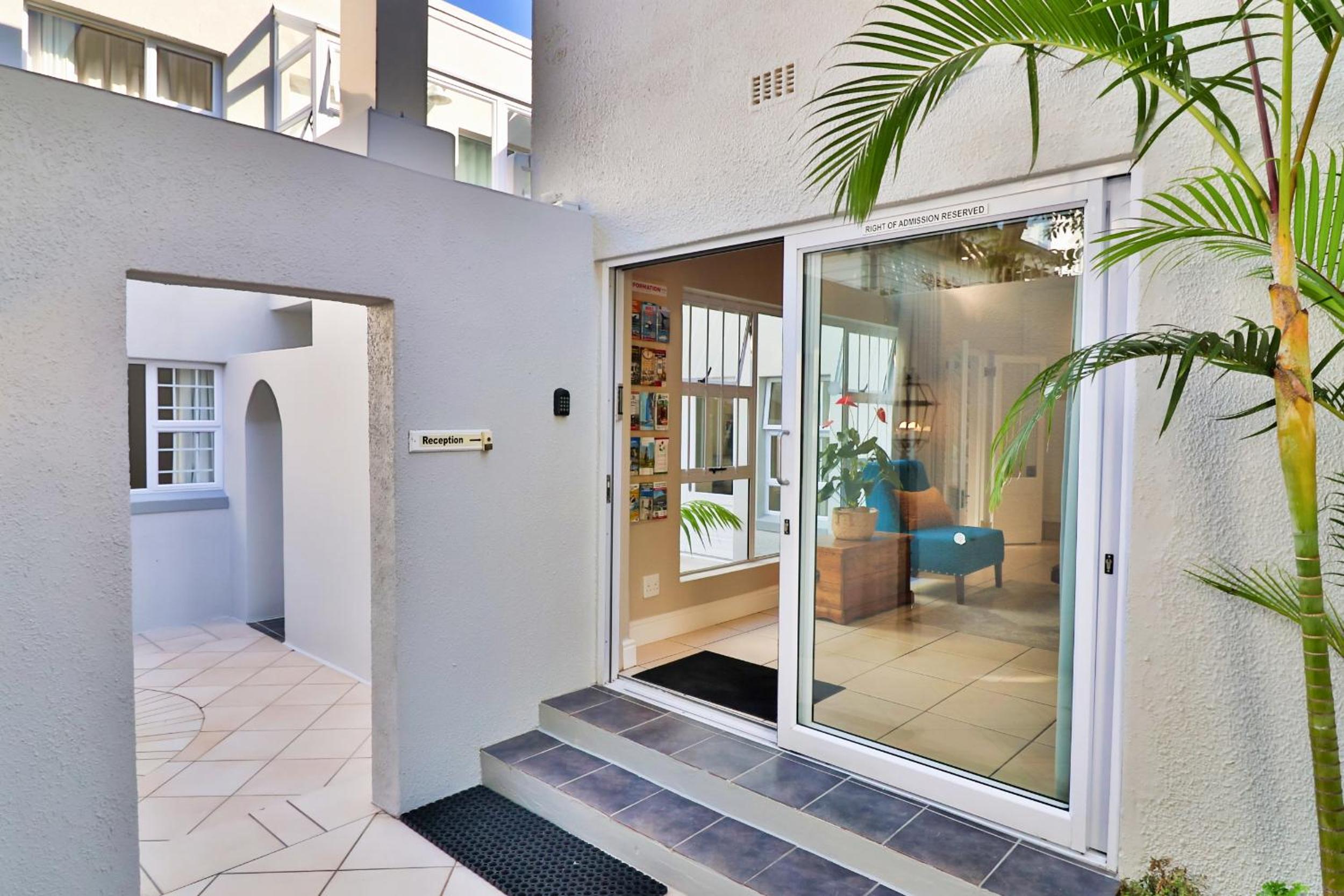 Hermanus Beachfront Lodge