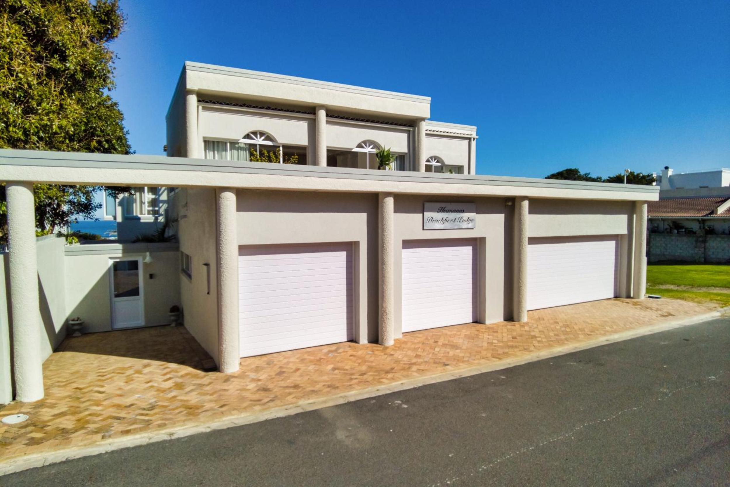 Hermanus Beachfront Lodge
