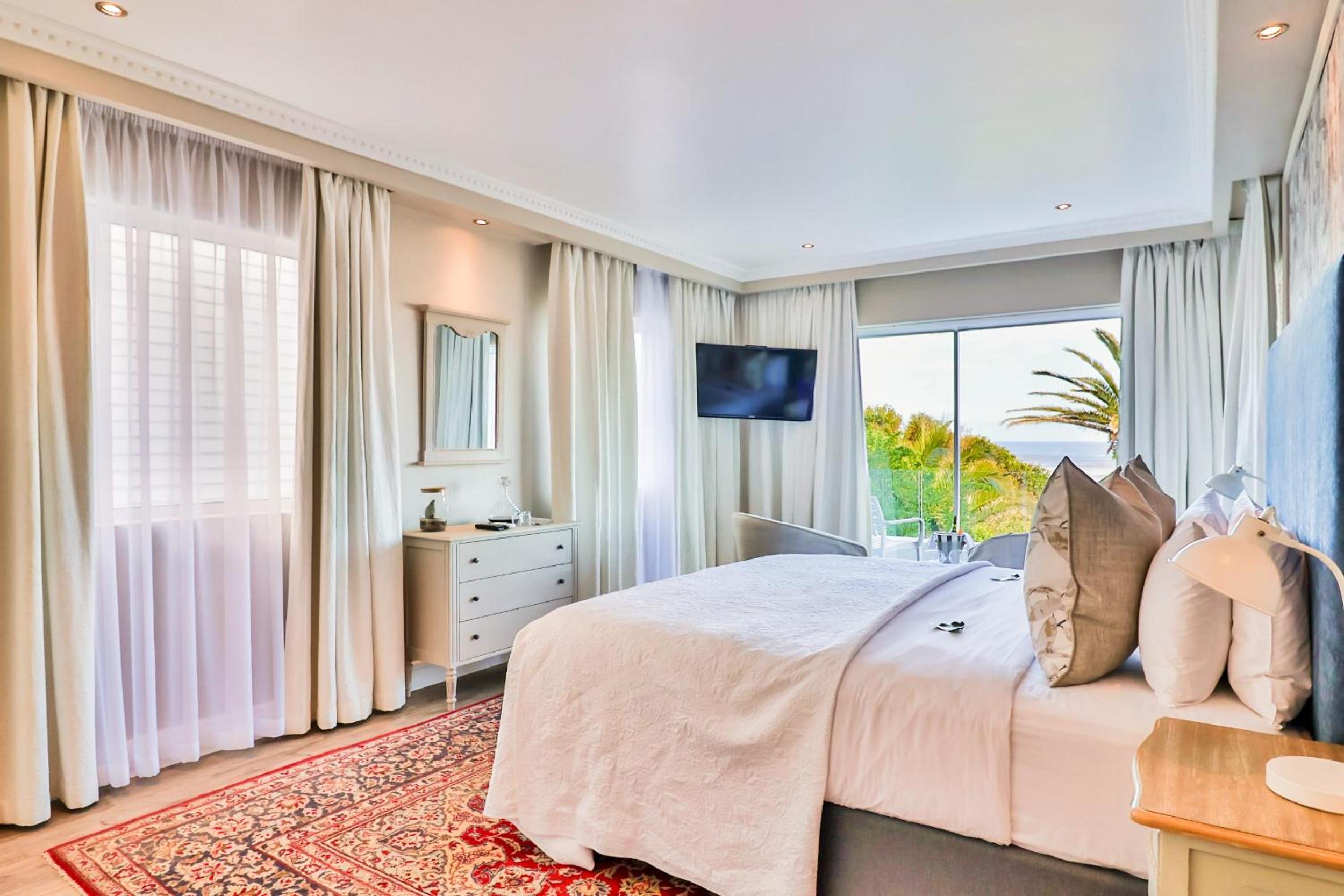 Hermanus Beachfront Lodge