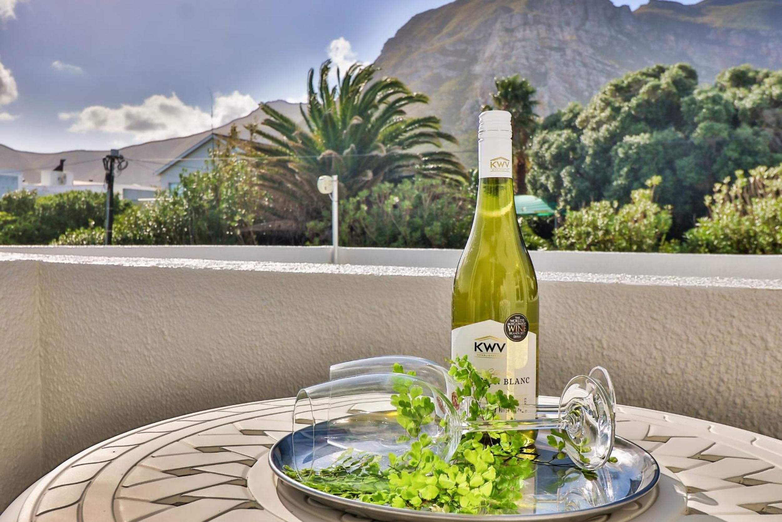 Hermanus Beachfront Lodge