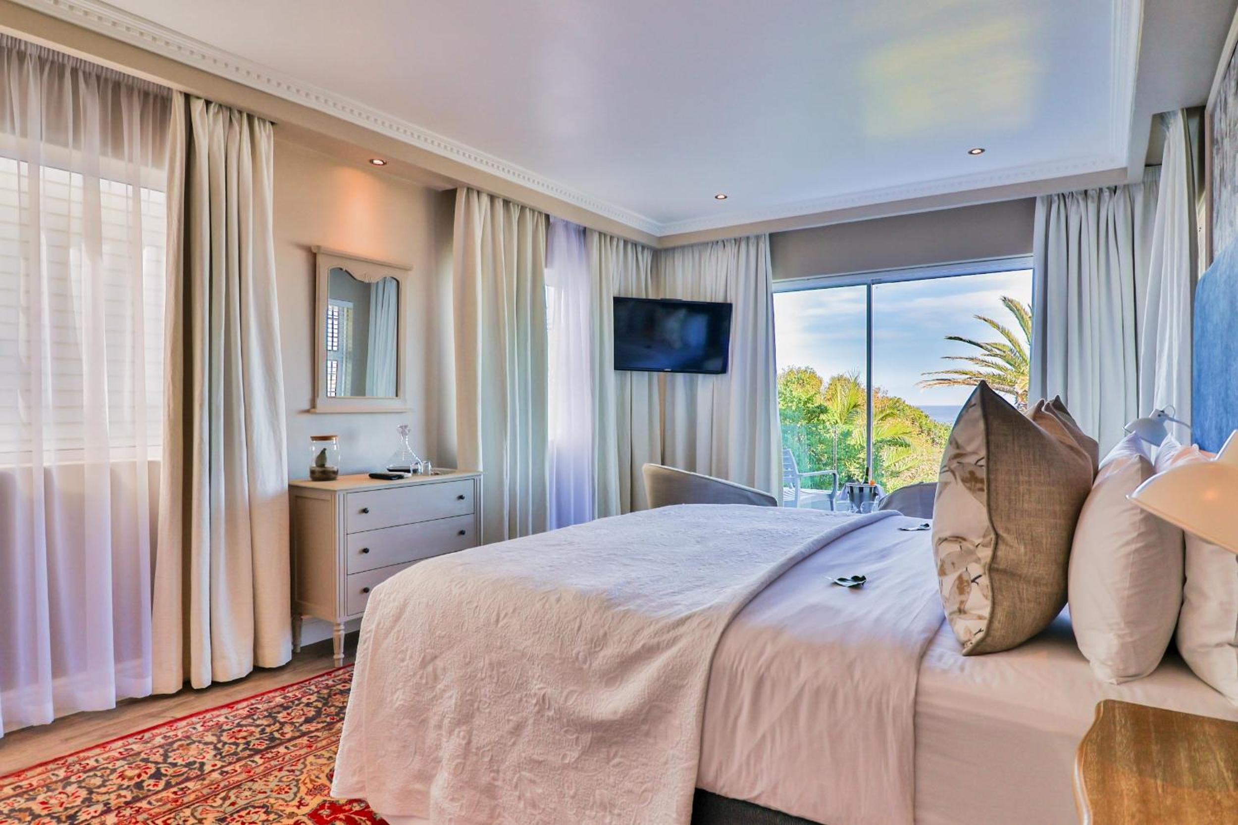 Hermanus Beachfront Lodge