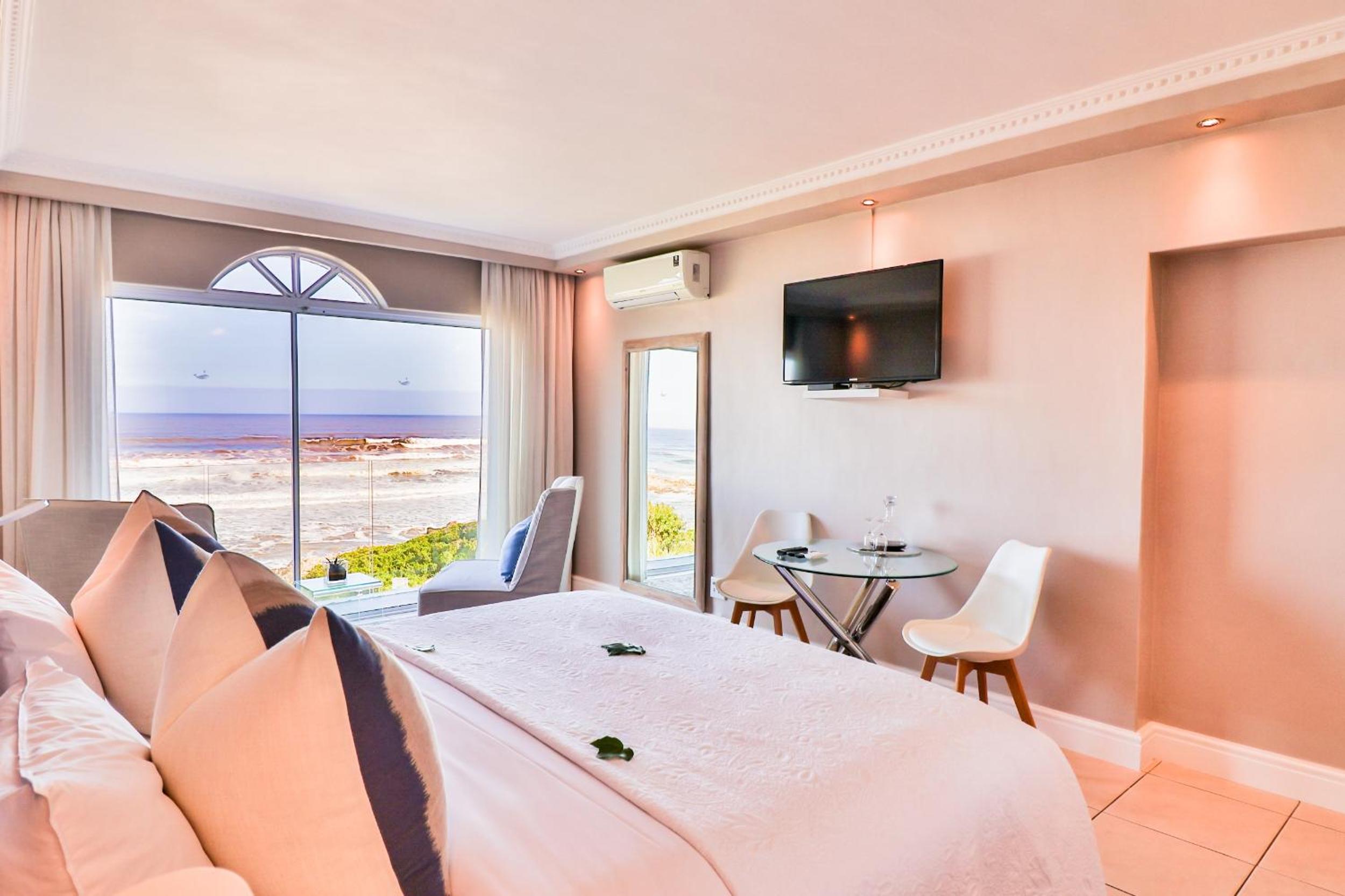 Hermanus Beachfront Lodge