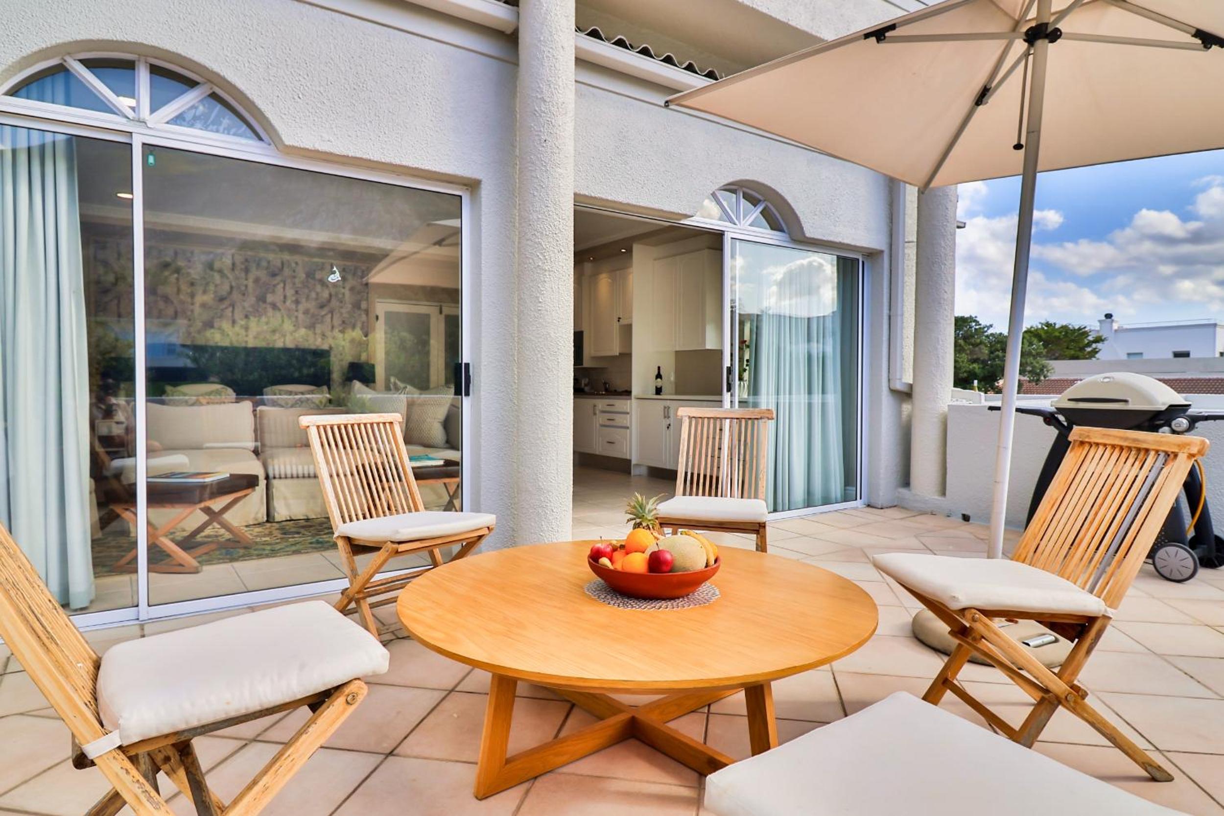 Hermanus Beachfront Lodge
