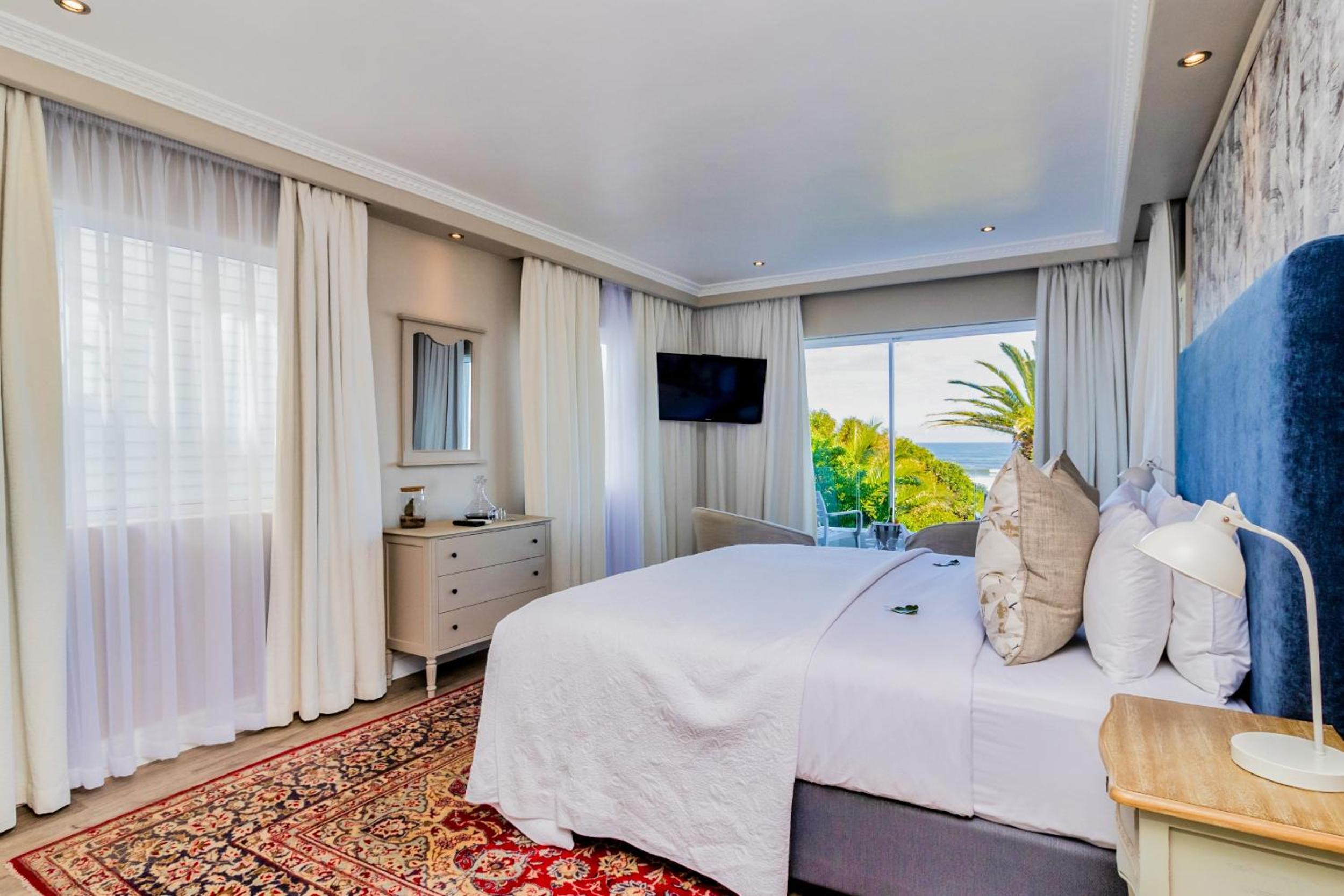 Hermanus Beachfront Lodge