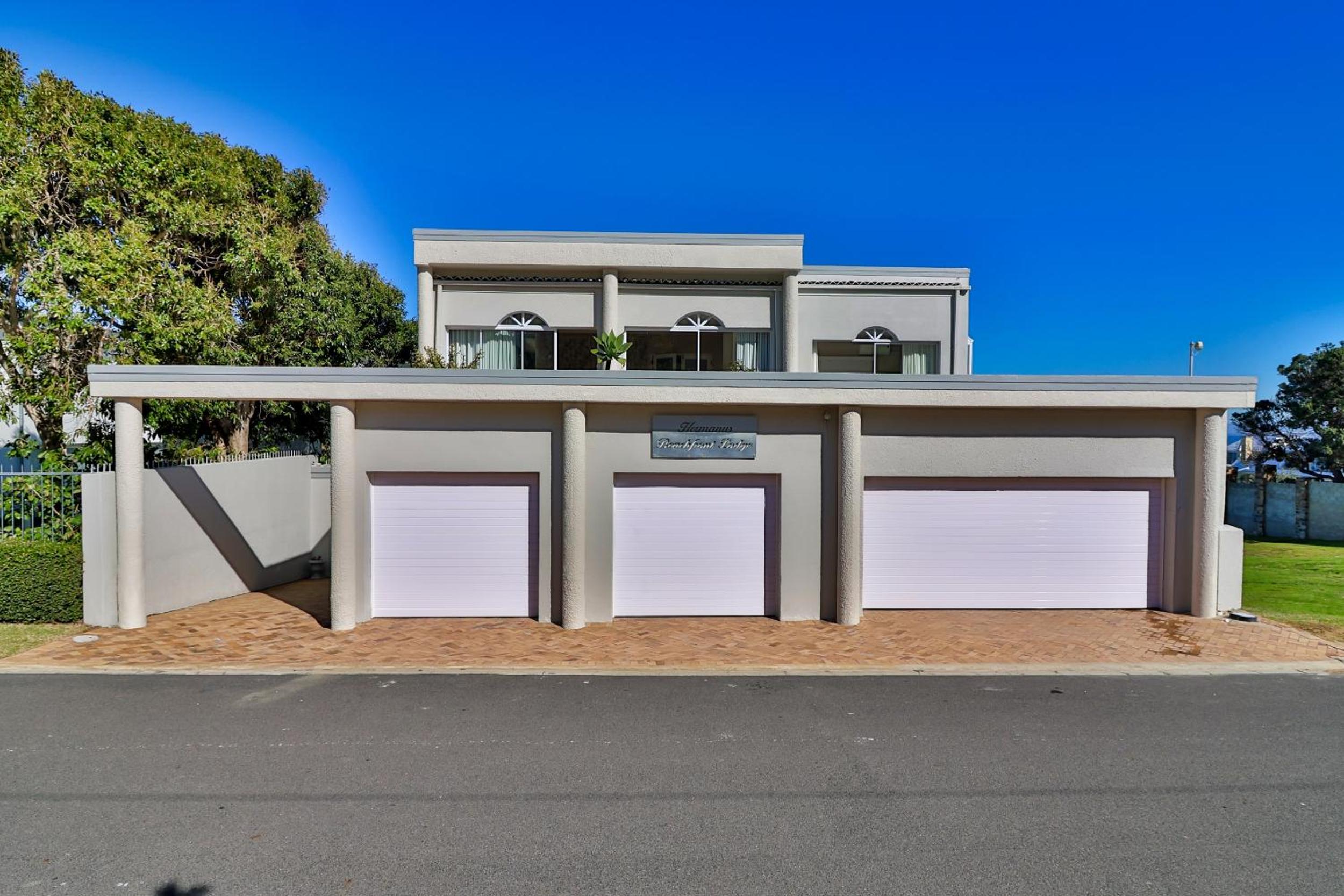 Hermanus Beachfront Lodge