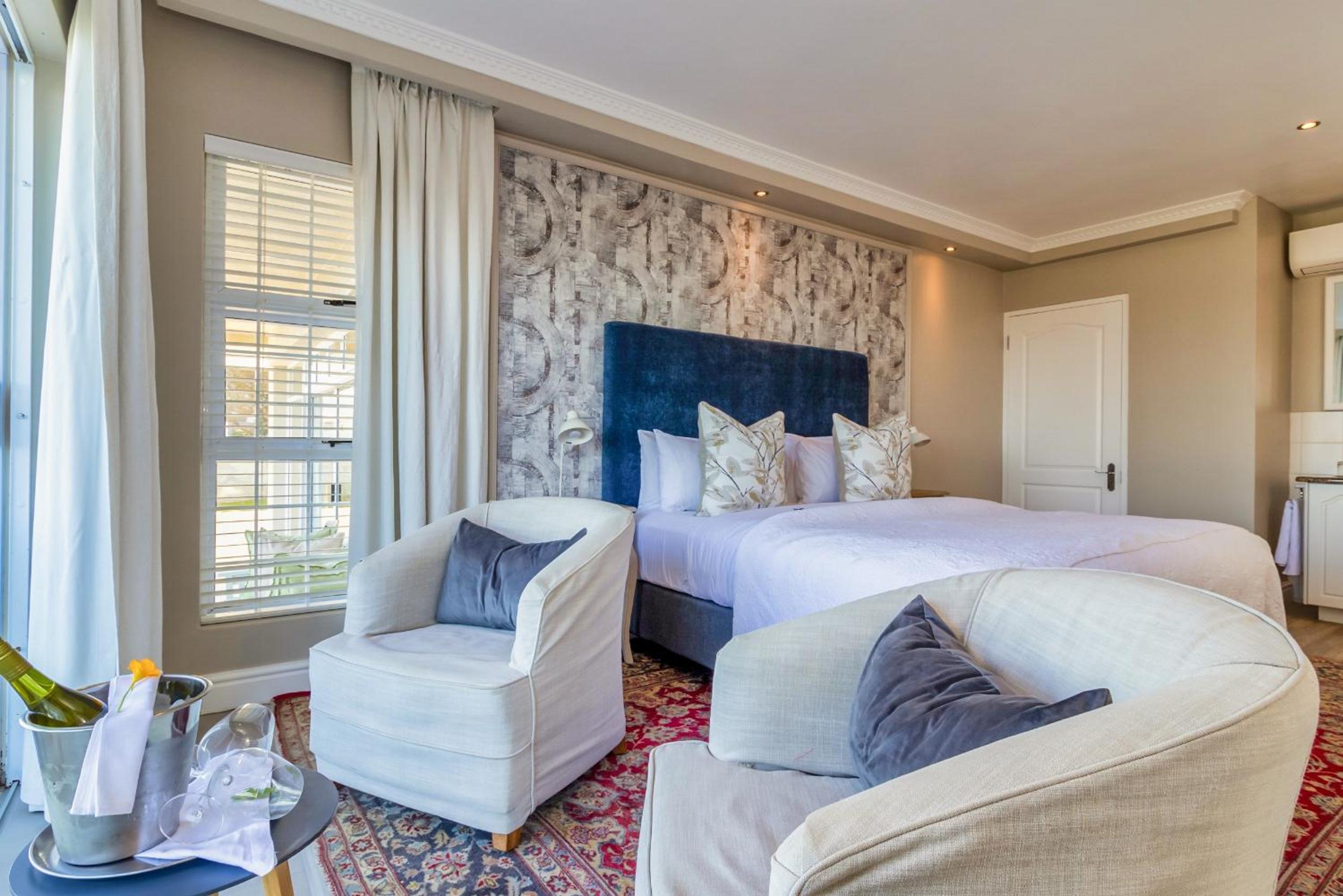Hermanus Beachfront Lodge