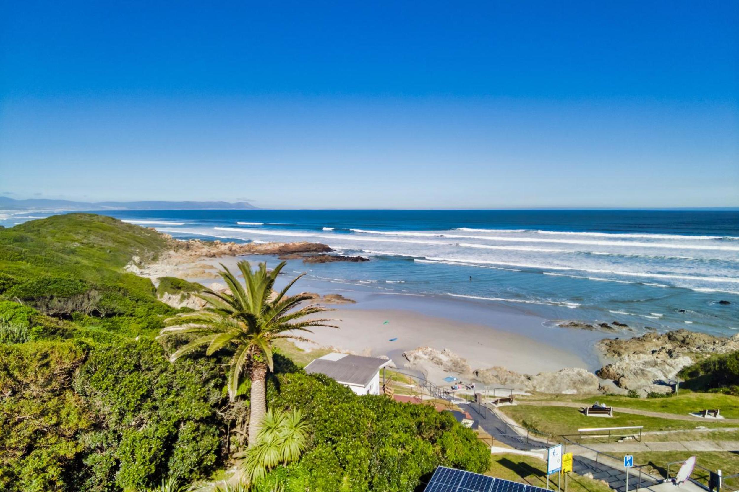 Hermanus Beachfront Lodge