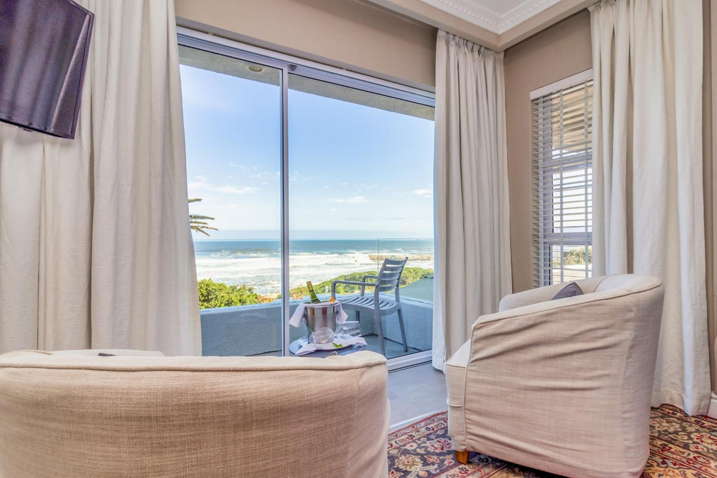Hermanus Beachfront Lodge