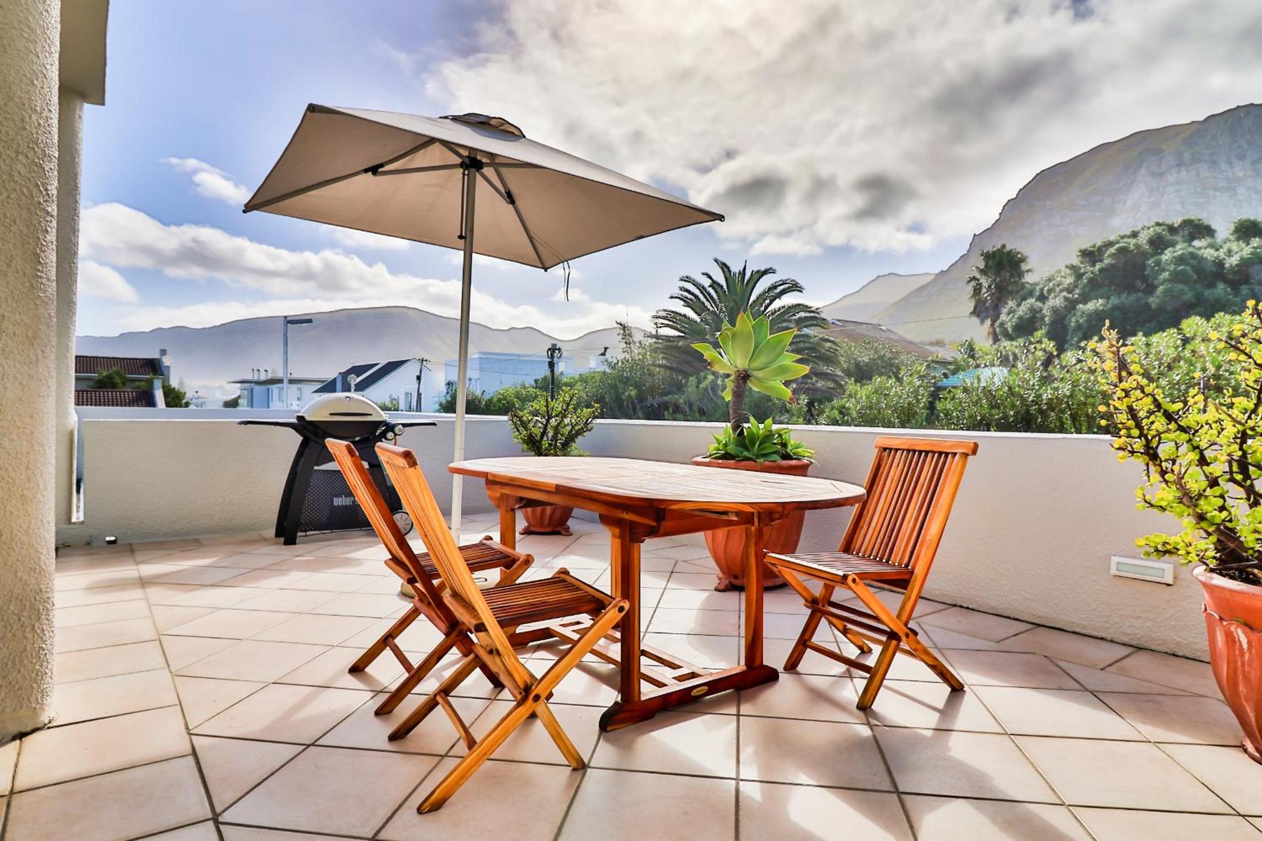 Hermanus Beachfront Lodge