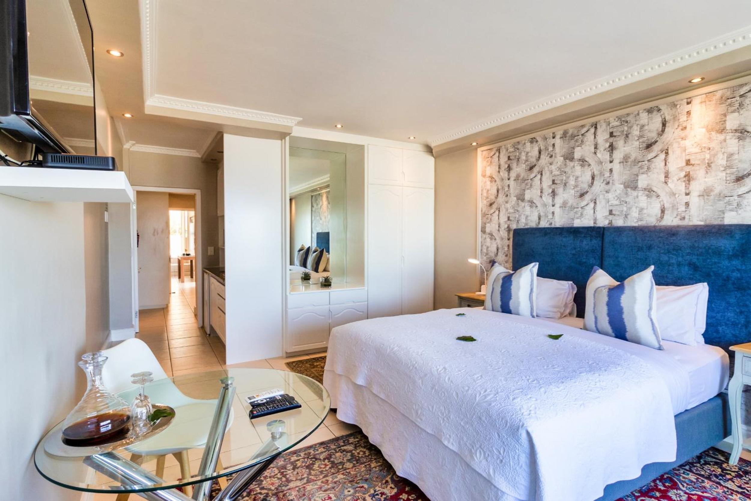 Hermanus Beachfront Lodge