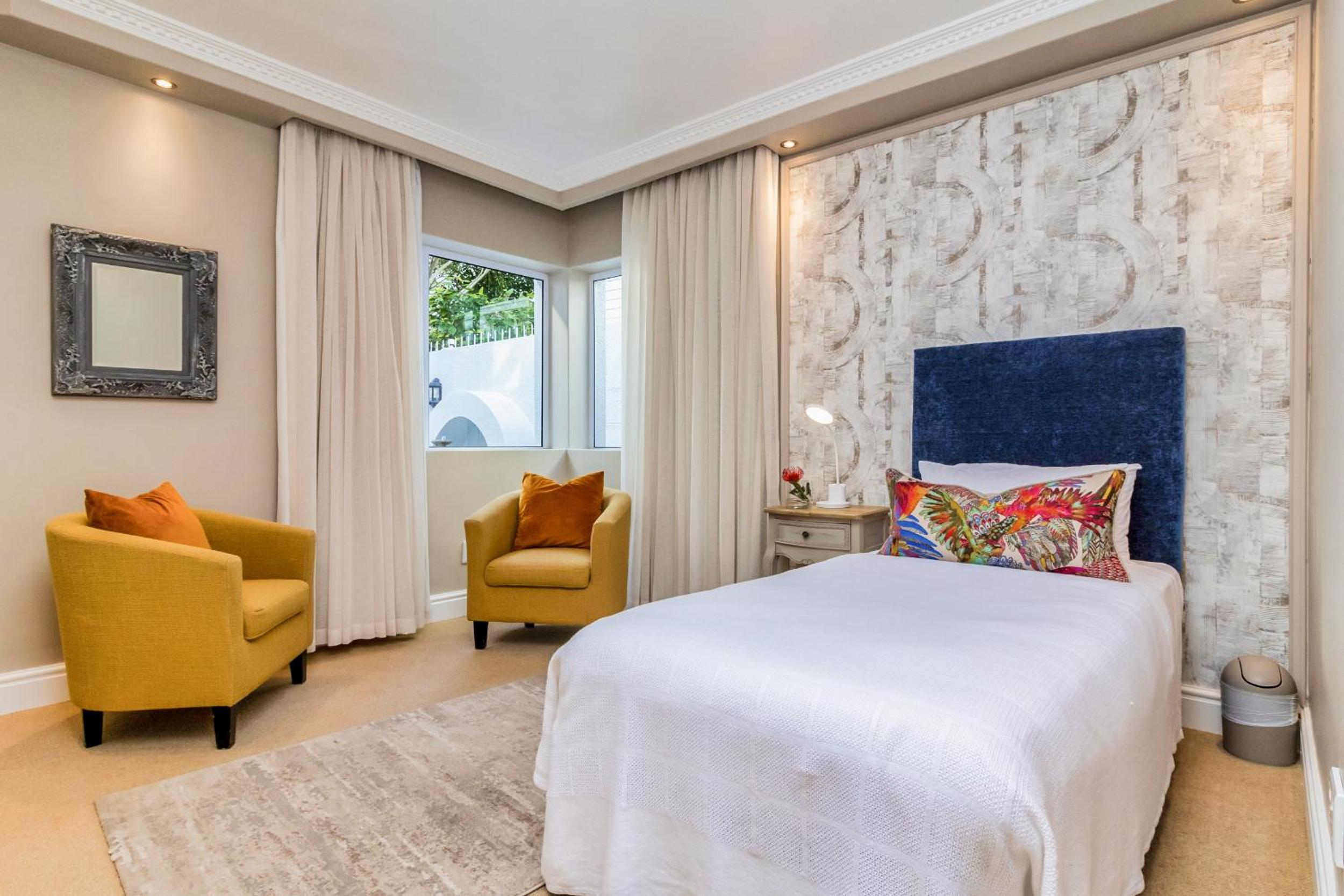 Hermanus Beachfront Lodge