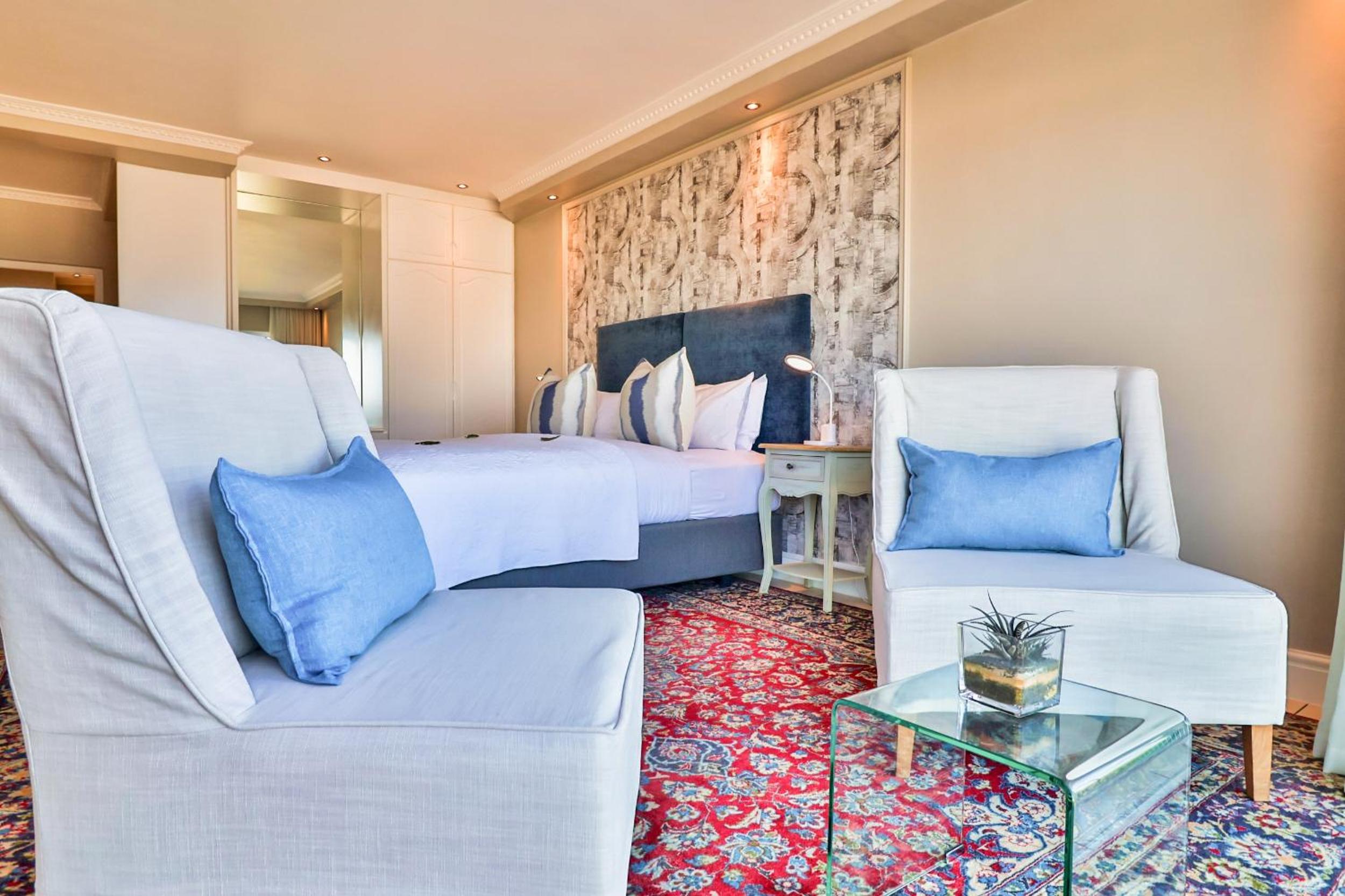 Hermanus Beachfront Lodge
