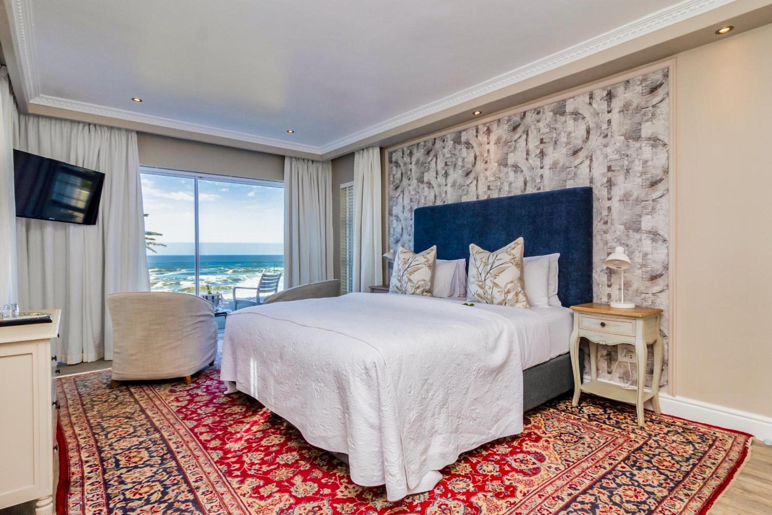 Hermanus Beachfront Lodge