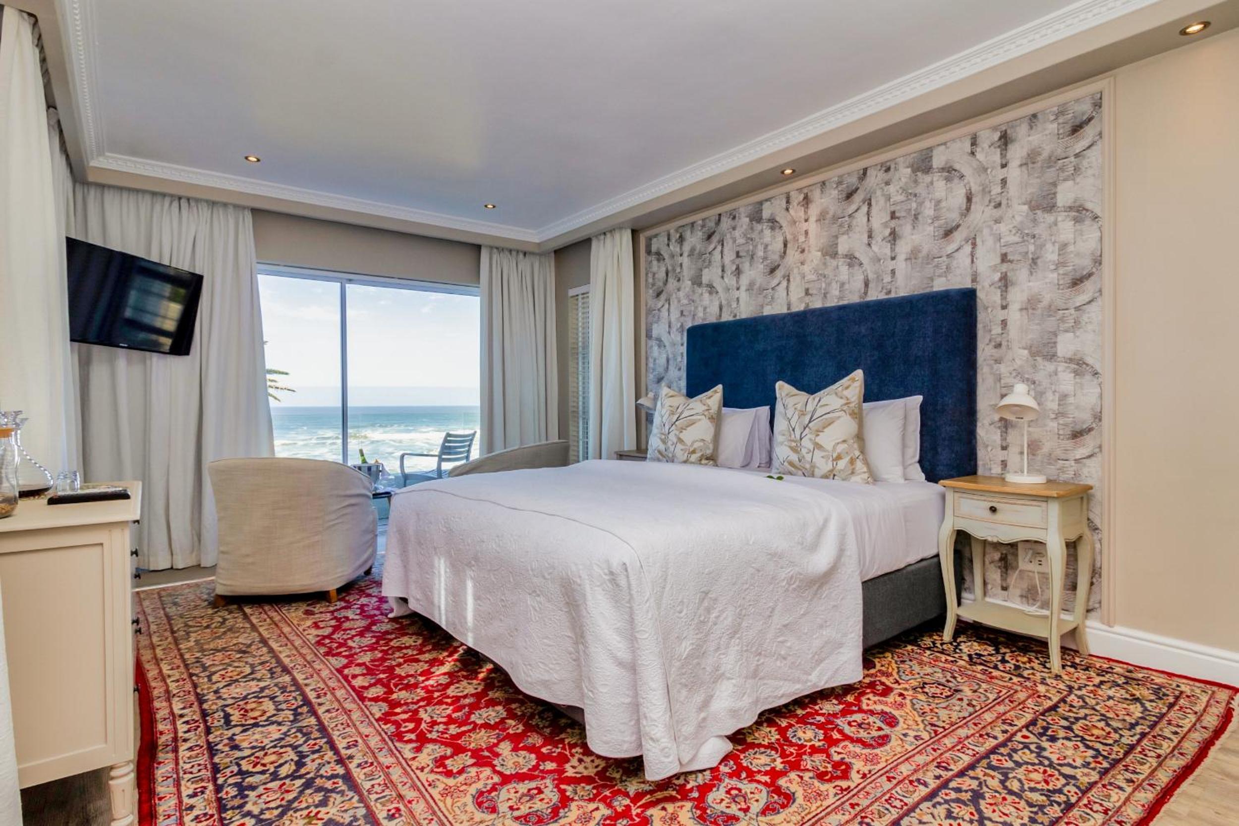 Hermanus Beachfront Lodge