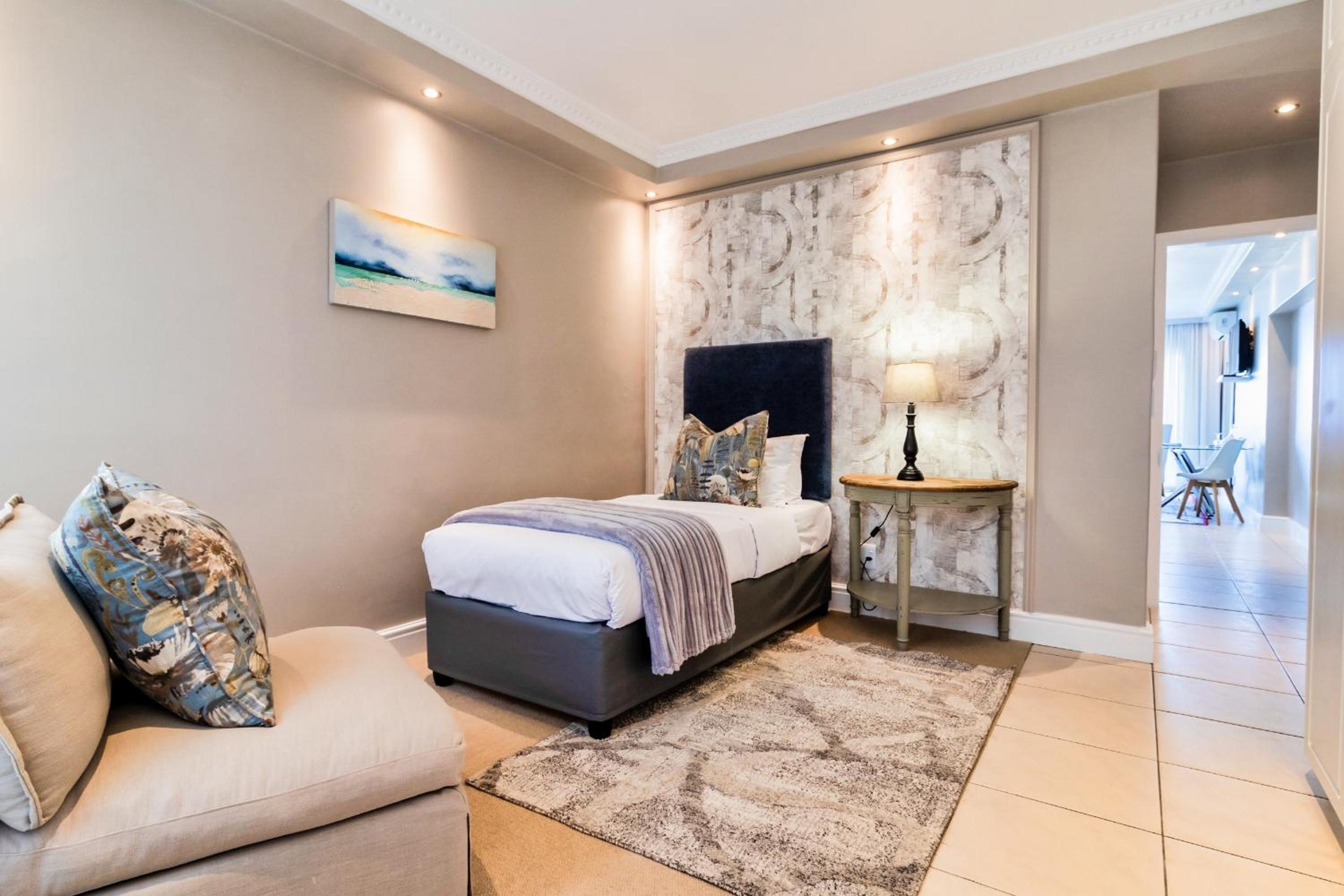 Hermanus Beachfront Lodge