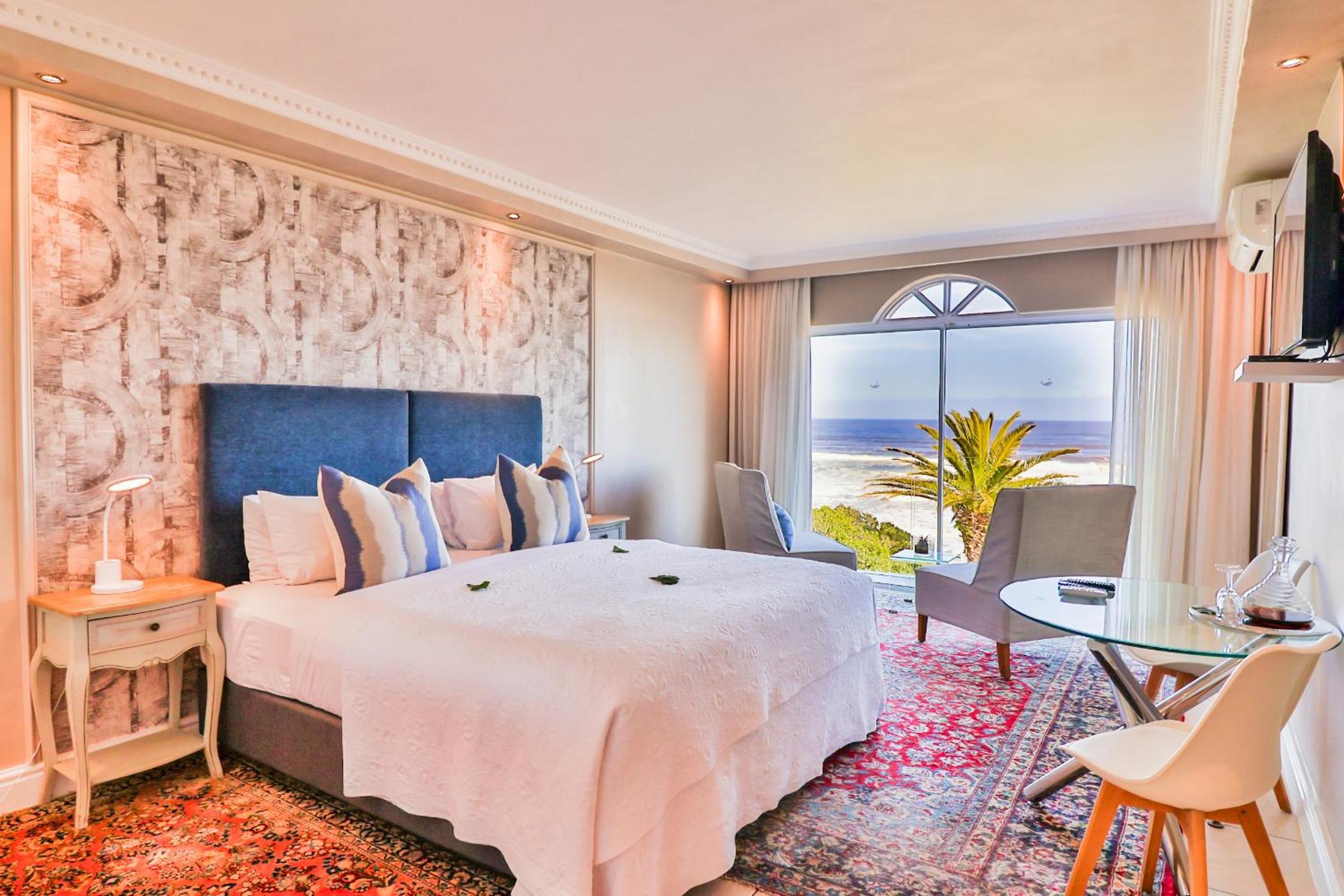 Hermanus Beachfront Lodge
